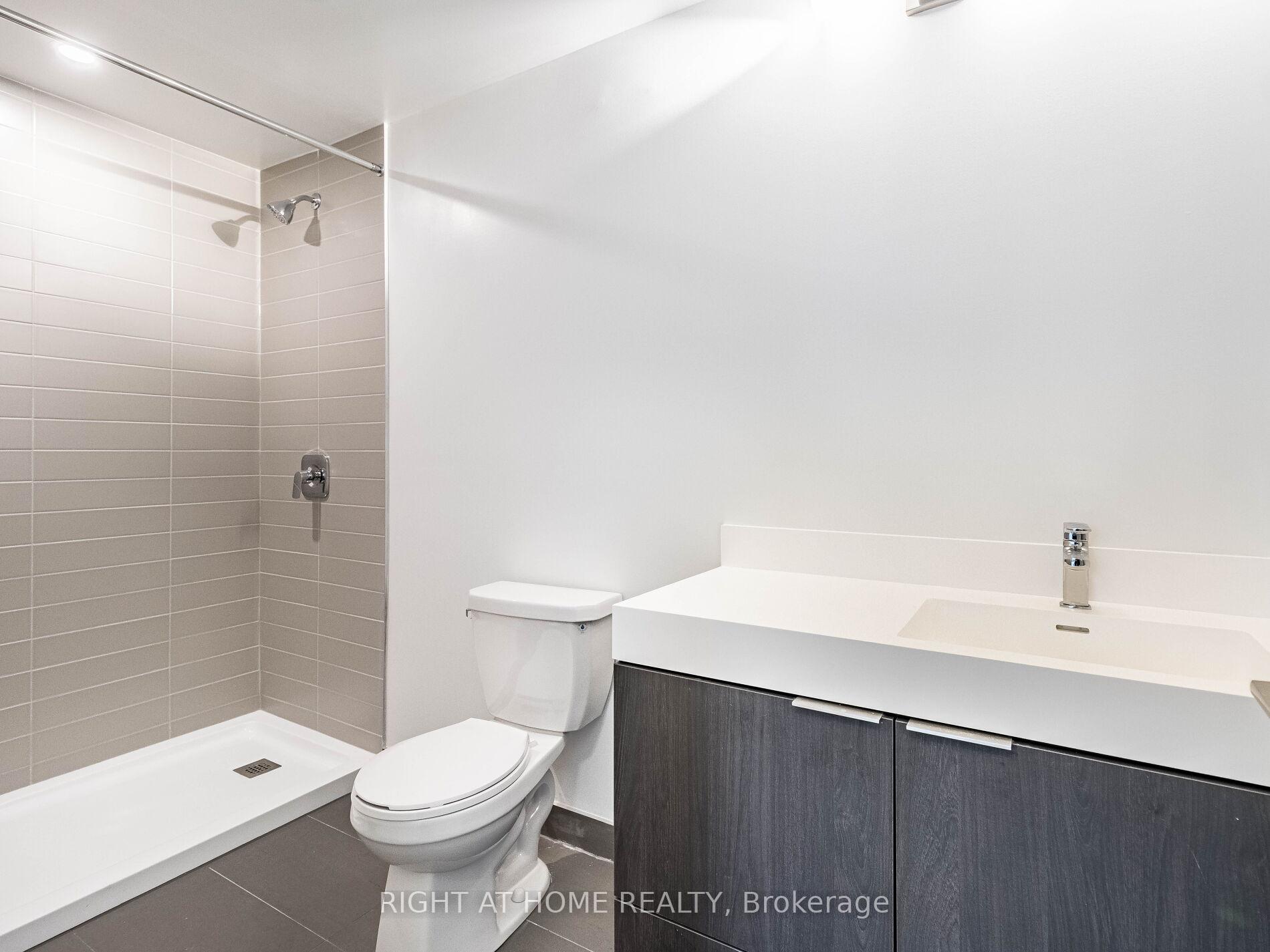 2 Bedrooms Condo at 5 maryport, Toronto For sale