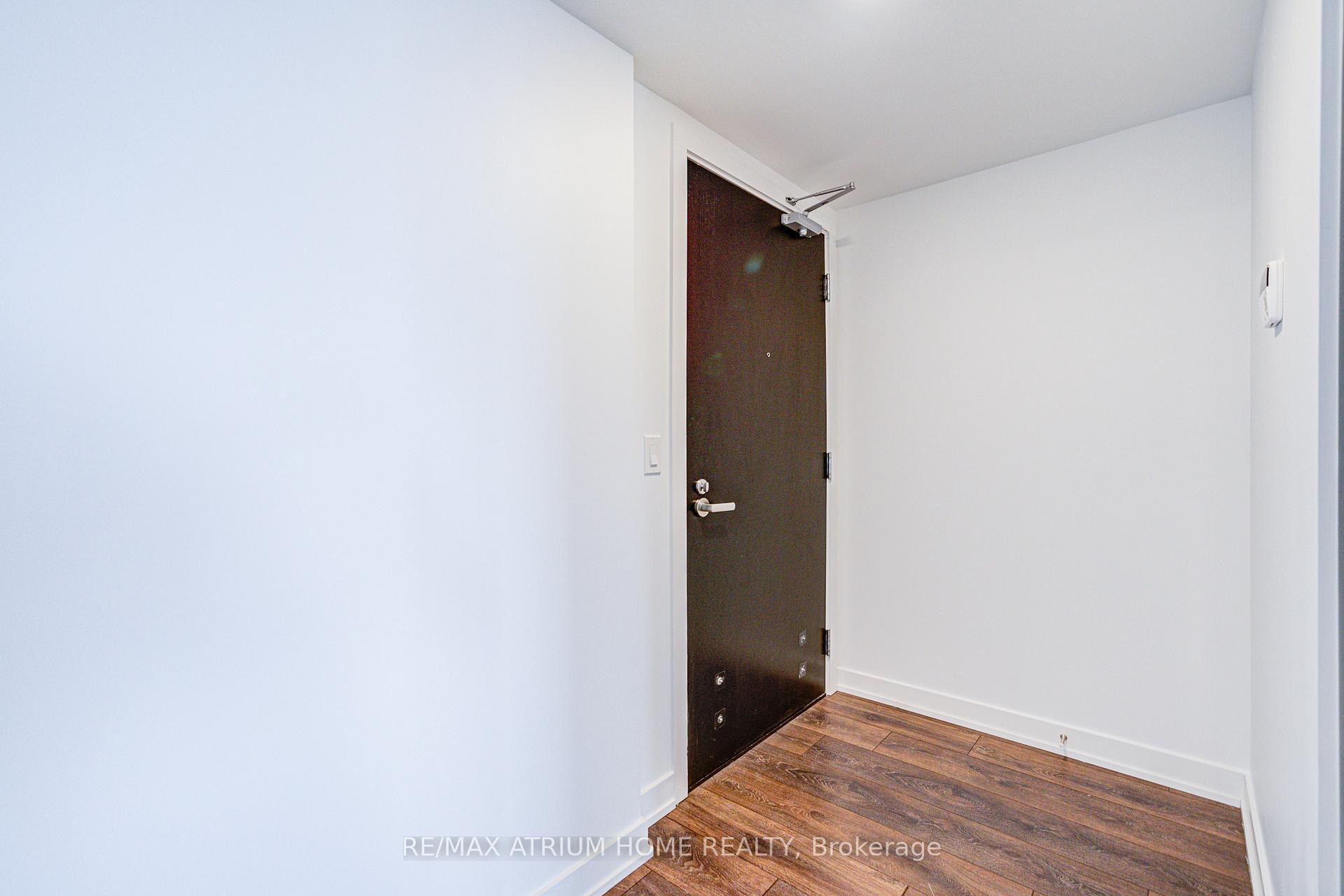 2 Bedrooms Condo at 501 Yonge, Toronto For sale