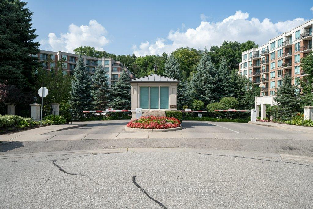 2 Bedrooms Condo at 18 William Carson, Toronto For sale