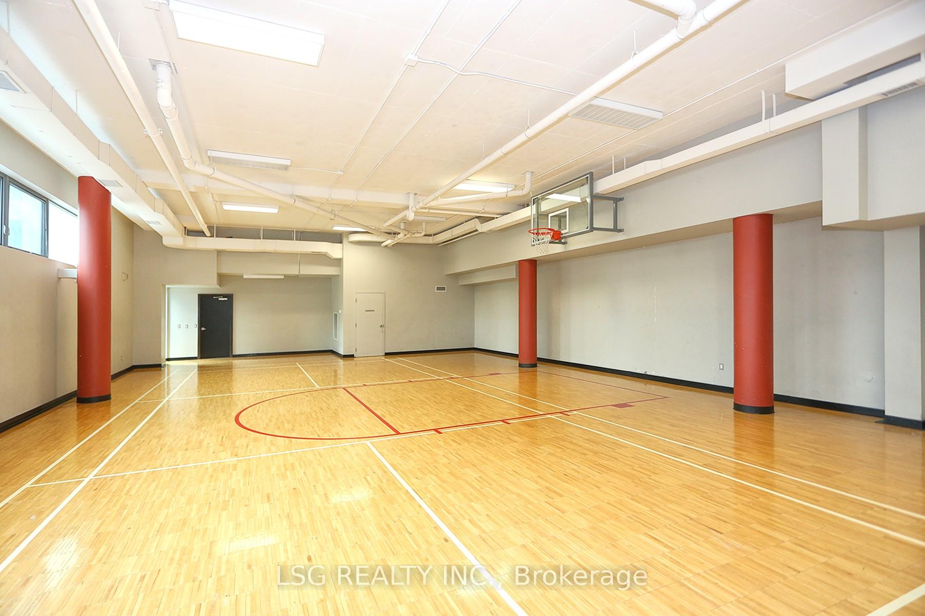 2 Bedrooms Condo at 19 Grand Trunk, Toronto For sale