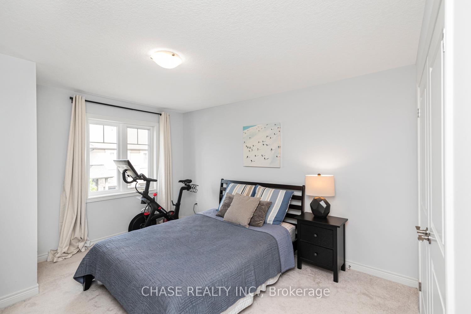 8 Bedrooms Condo at 120 Vineberg,  Hamilton For sale