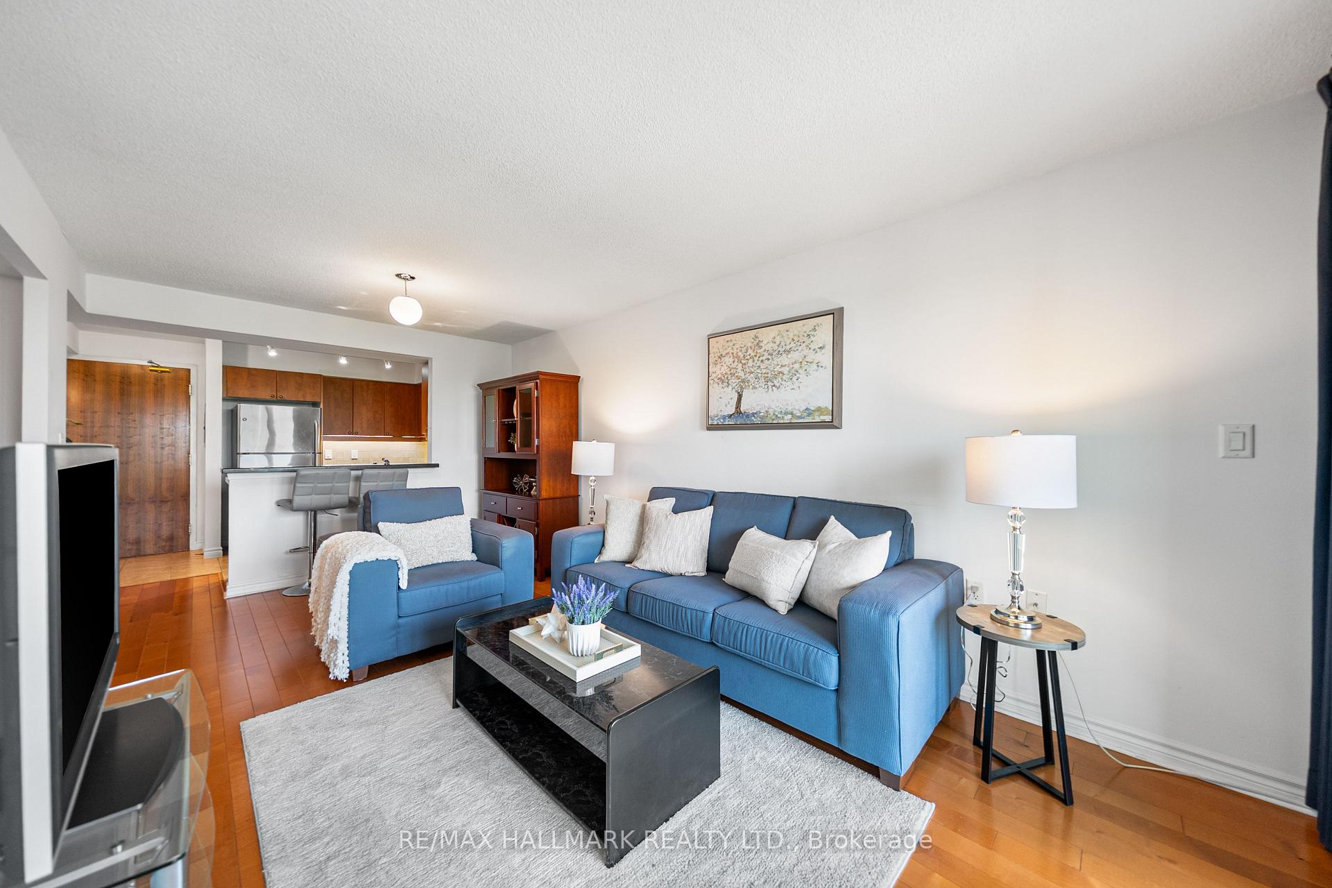 2 Bedrooms Condo at 3830 Bathurst, Toronto For sale