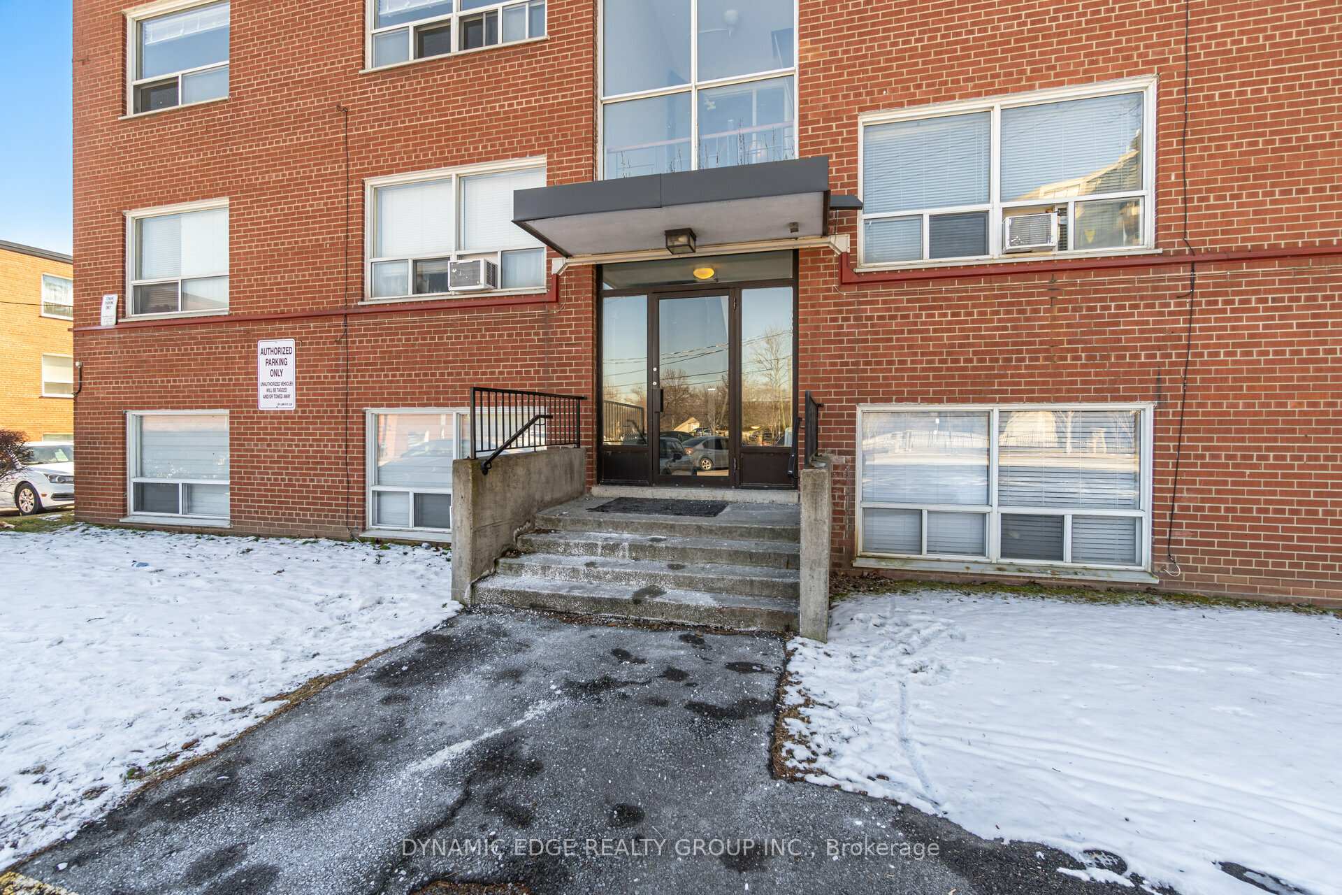 2 Bedrooms Condo at 57 Mericourt,  Hamilton For sale
