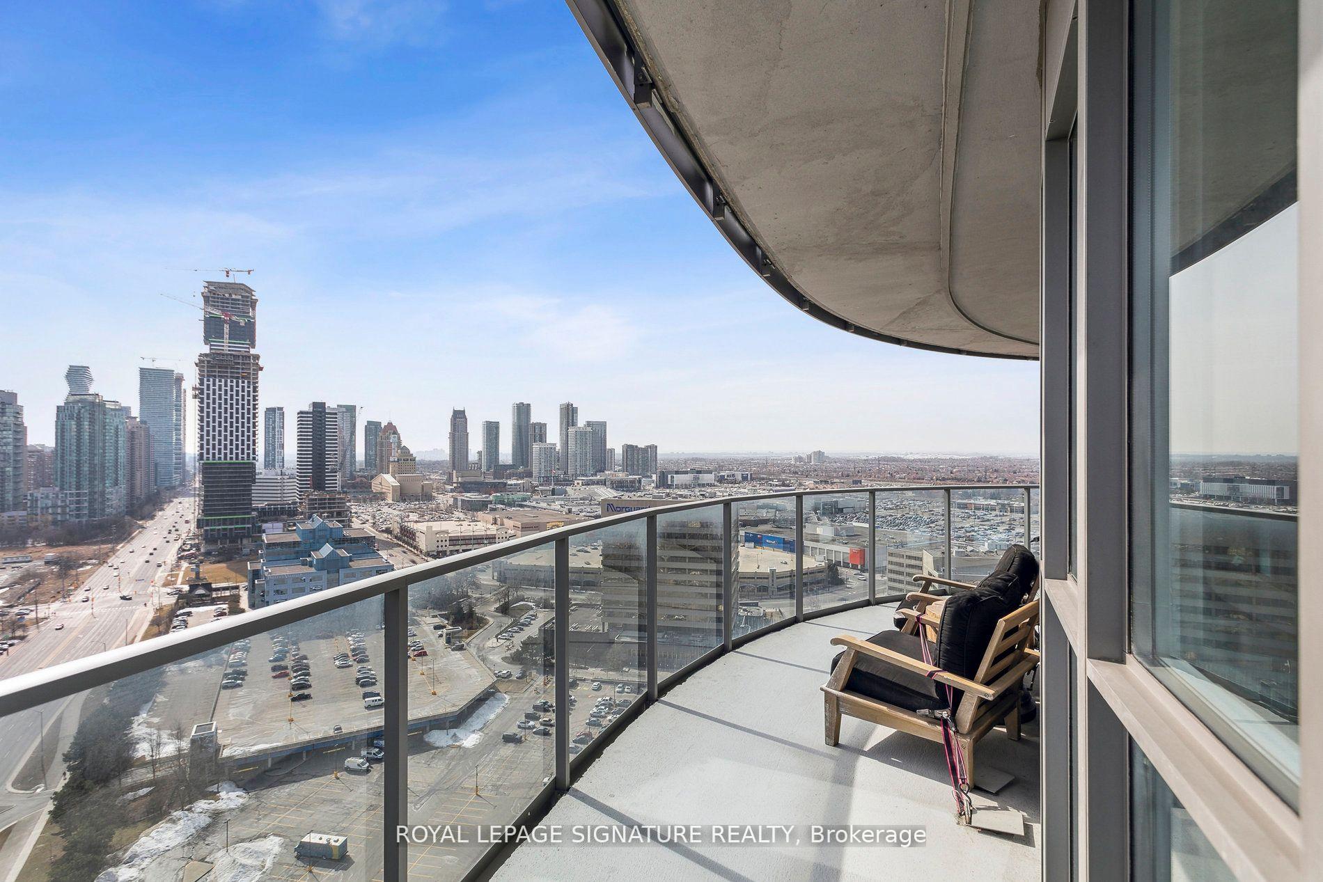 3 Bedrooms Condo at 60 Absolute, Mississauga For sale