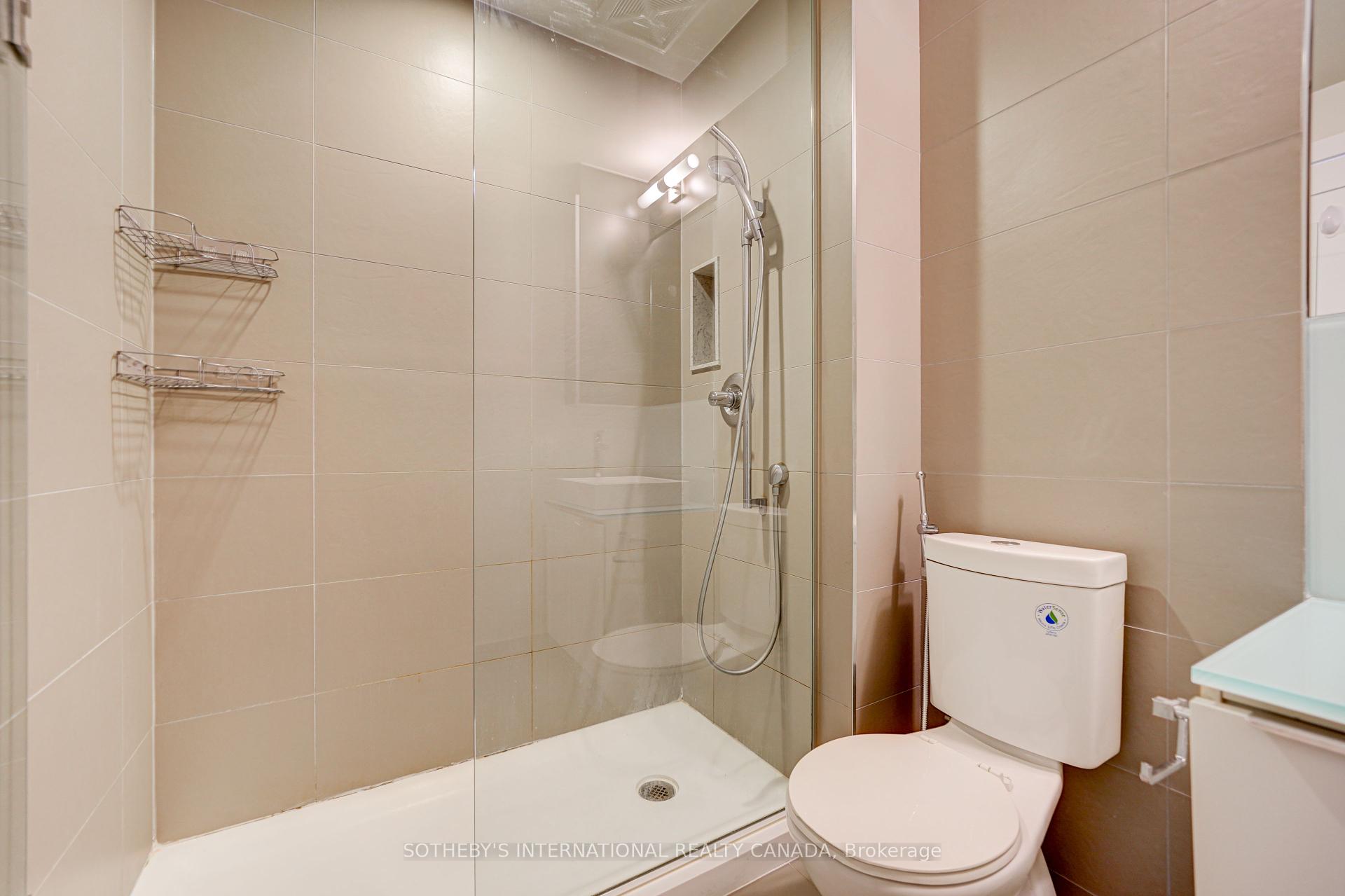 2 Bedrooms Condo at 300 Front, Toronto For sale
