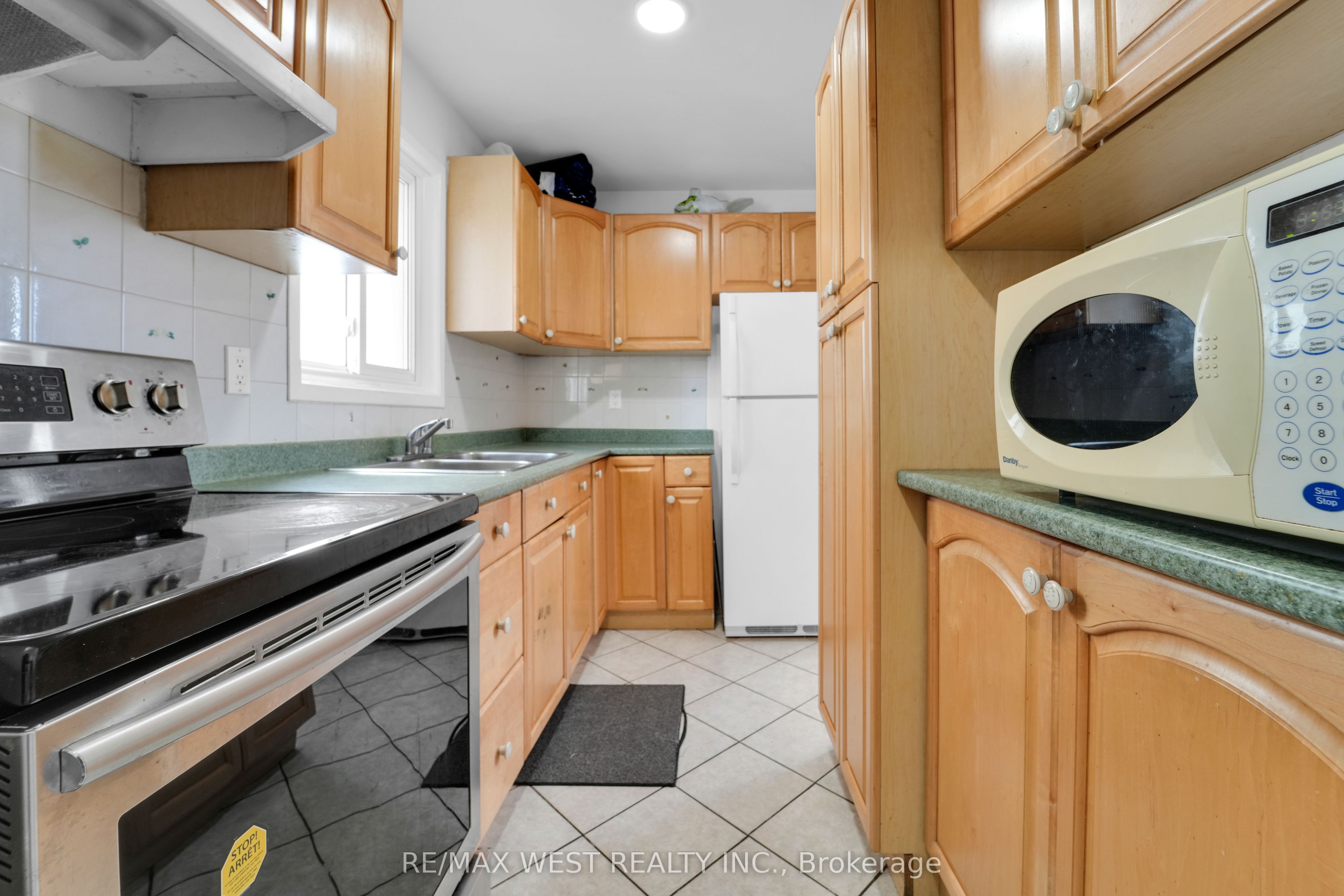 18 Jasmine Square