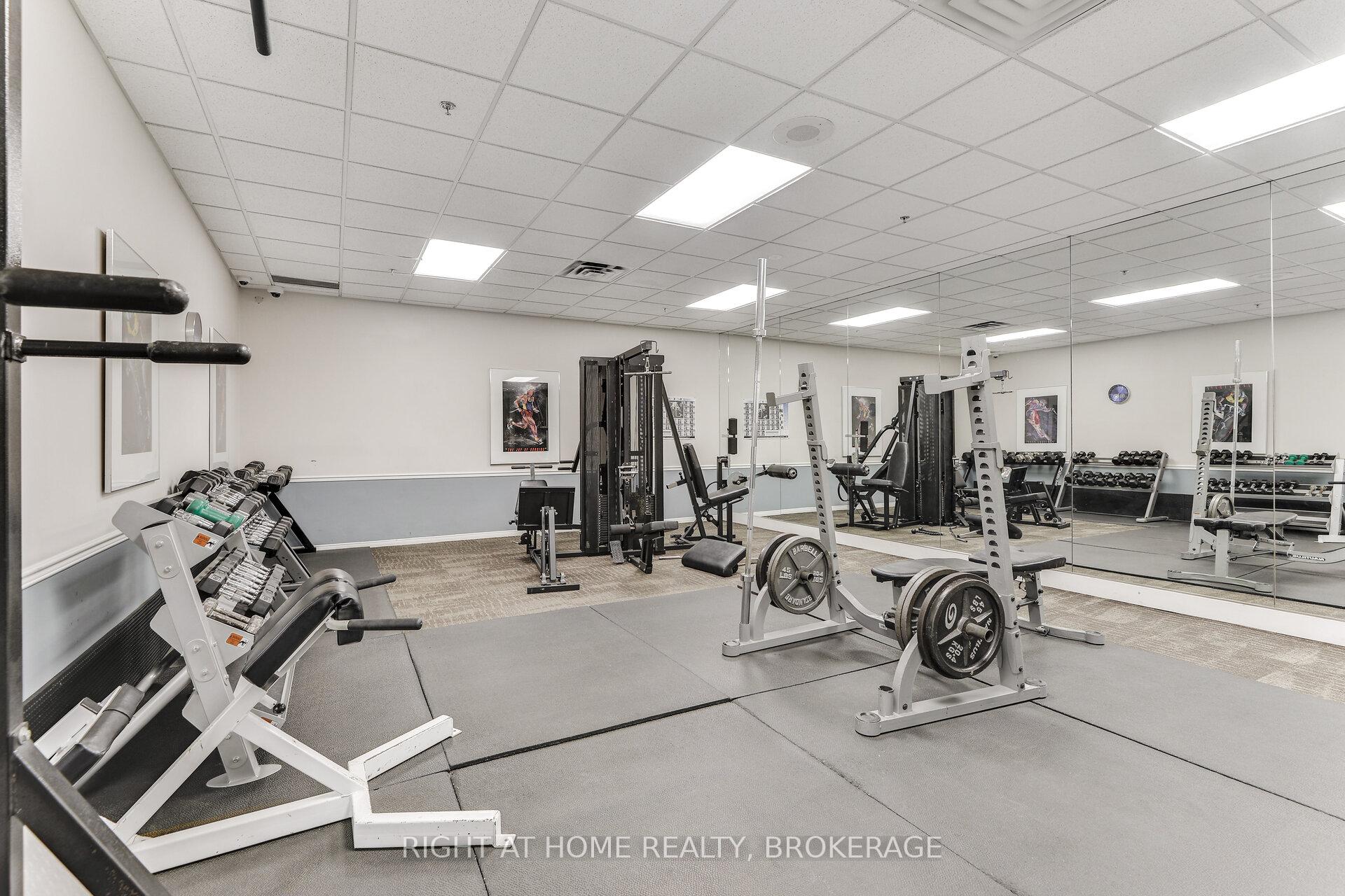 3 Bedrooms Condo at 1276 Maple Crossing, Burlington For sale