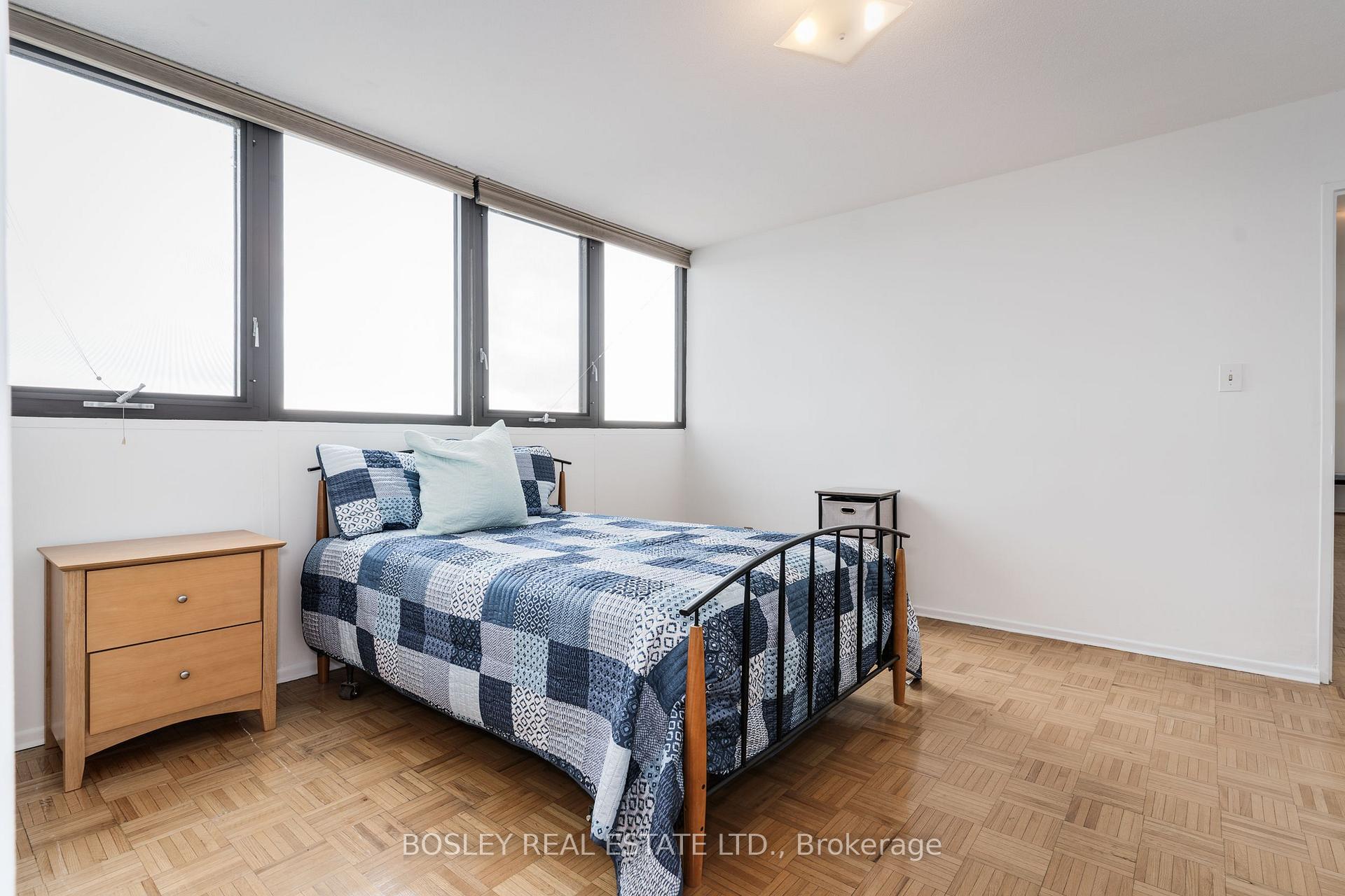 1 Bedroom Condo at 1333 Bloor, Mississauga For sale