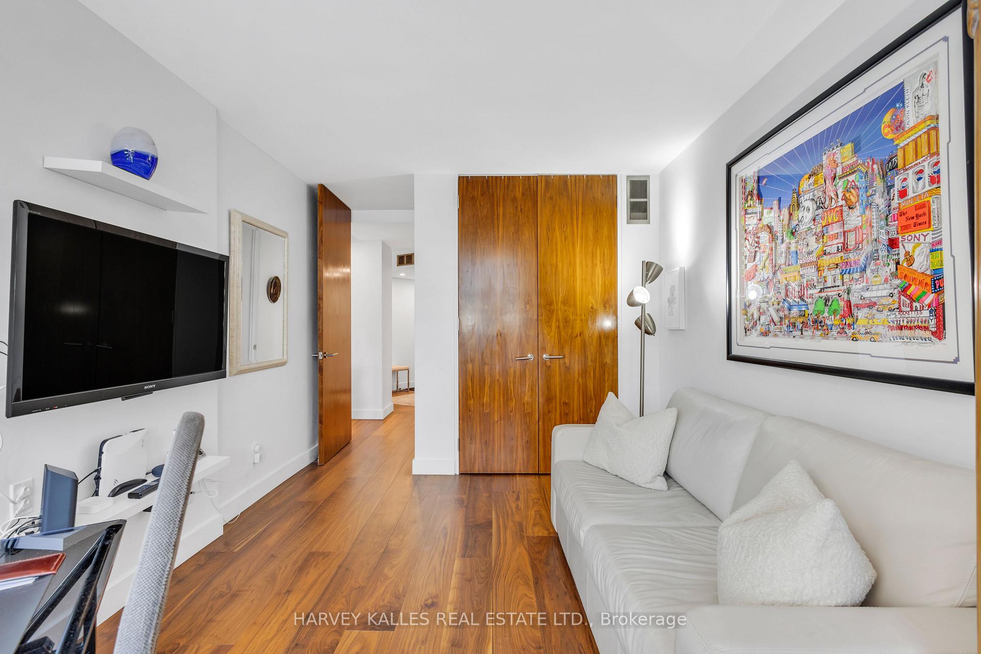 2 Bedrooms Condo at 1331 Bay, Toronto For sale