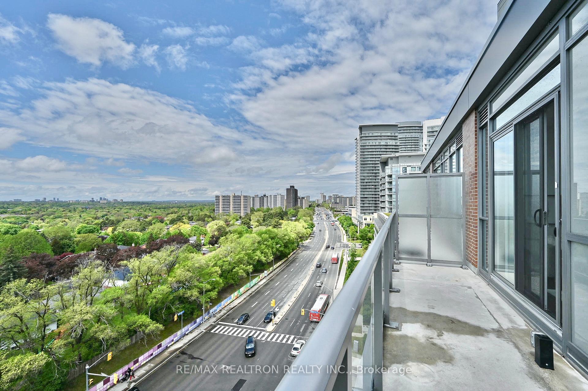 2 Bedrooms Condo at 36 Forest Manor, Toronto For sale