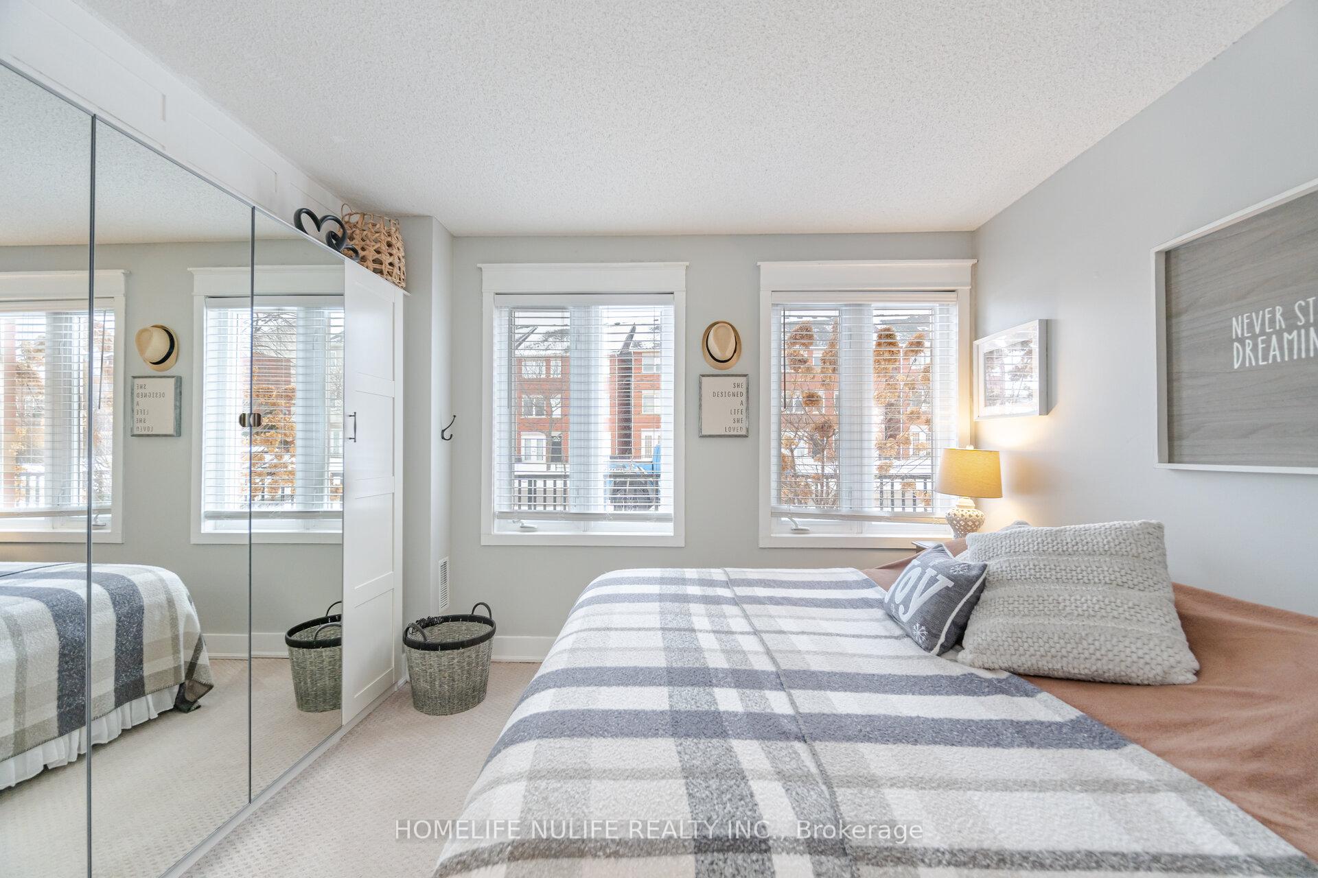 3 Bedrooms Condo at 1701 Lampman,  Burlington For sale