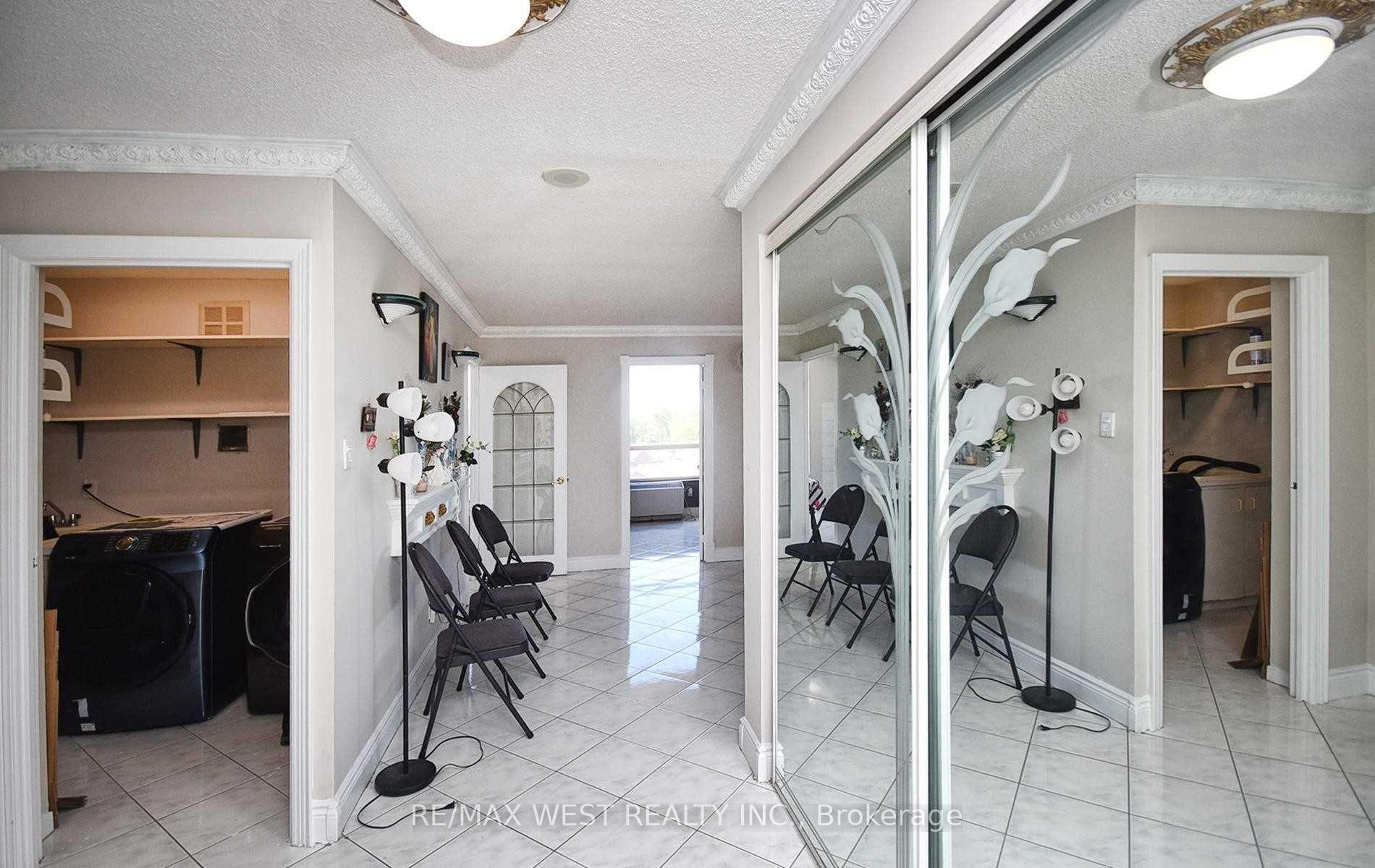 4 Bedrooms Condo at 1 Reidmount, Toronto For sale