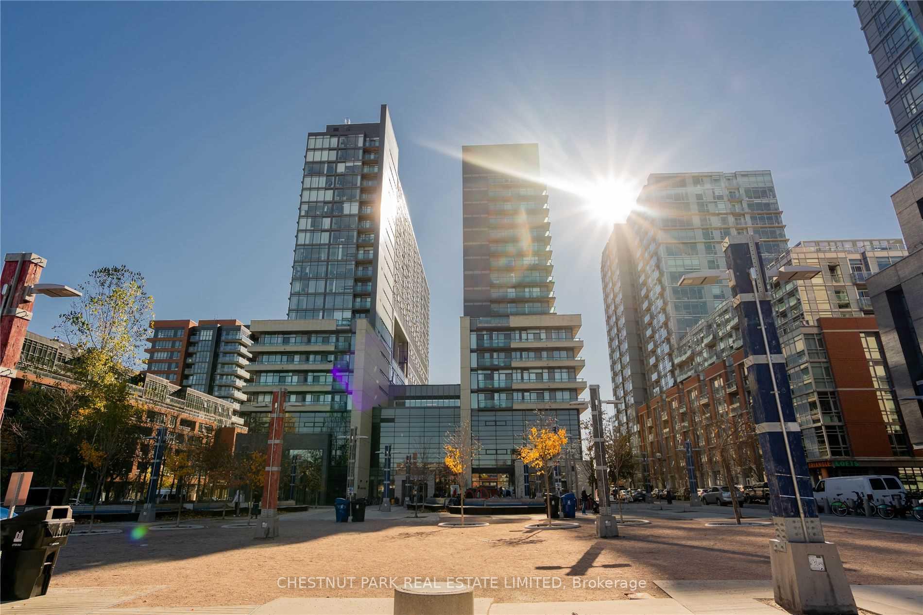 2 Bedrooms Condo at 36 Lisgar, Toronto For sale
