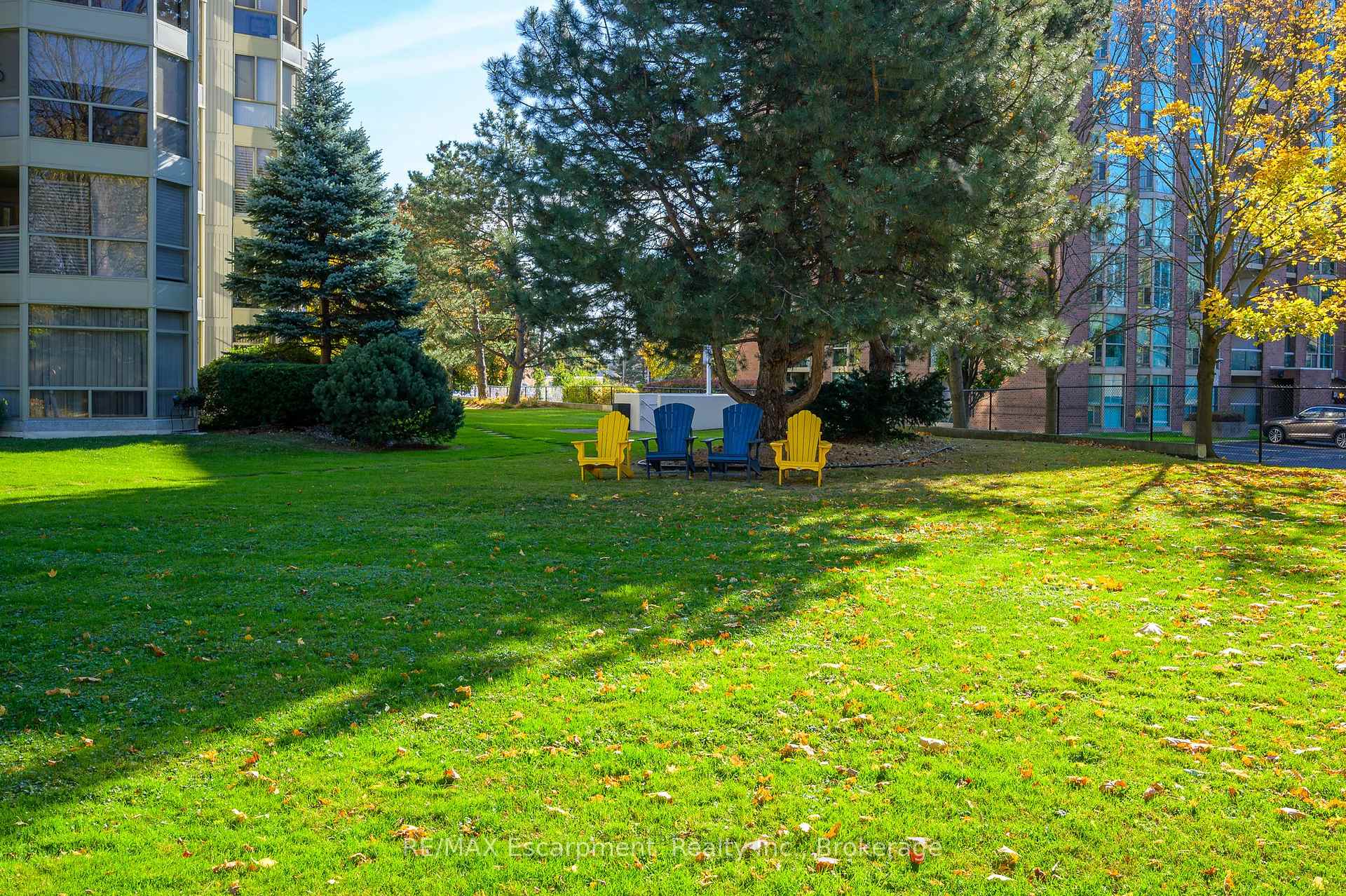 3 Bedrooms Condo at 1237 North Shore, Burlington For sale