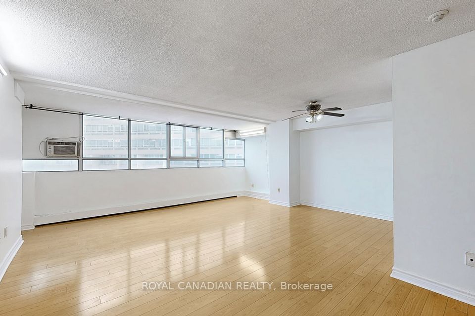 https://trreb-image.ampre.ca/89-RK154n11UxomY09lAyoCLTDuPnt0IjKlk1GuCMdQ/rs:fit:960:960/wm:.5:so:0:50:.4/wmsh:10/wmt:PHNwYW4gZm9yZWdyb3VuZD0nd2hpdGUnIGZvbnQ9JzY4Jz5ST1lBTCBDQU5BRElBTiBSRUFMVFksIEJyb2tlcmFnZTwvc3Bhbj4/L3RycmViL2xpc3RpbmdzLzQwLzkyLzAyLzM1L3AvNzk4ZGEzMDctOTcwYS00ZDY0LWIxNTUtM2Q0ZjM0YTE0ZjA0LmpwZw.jpg