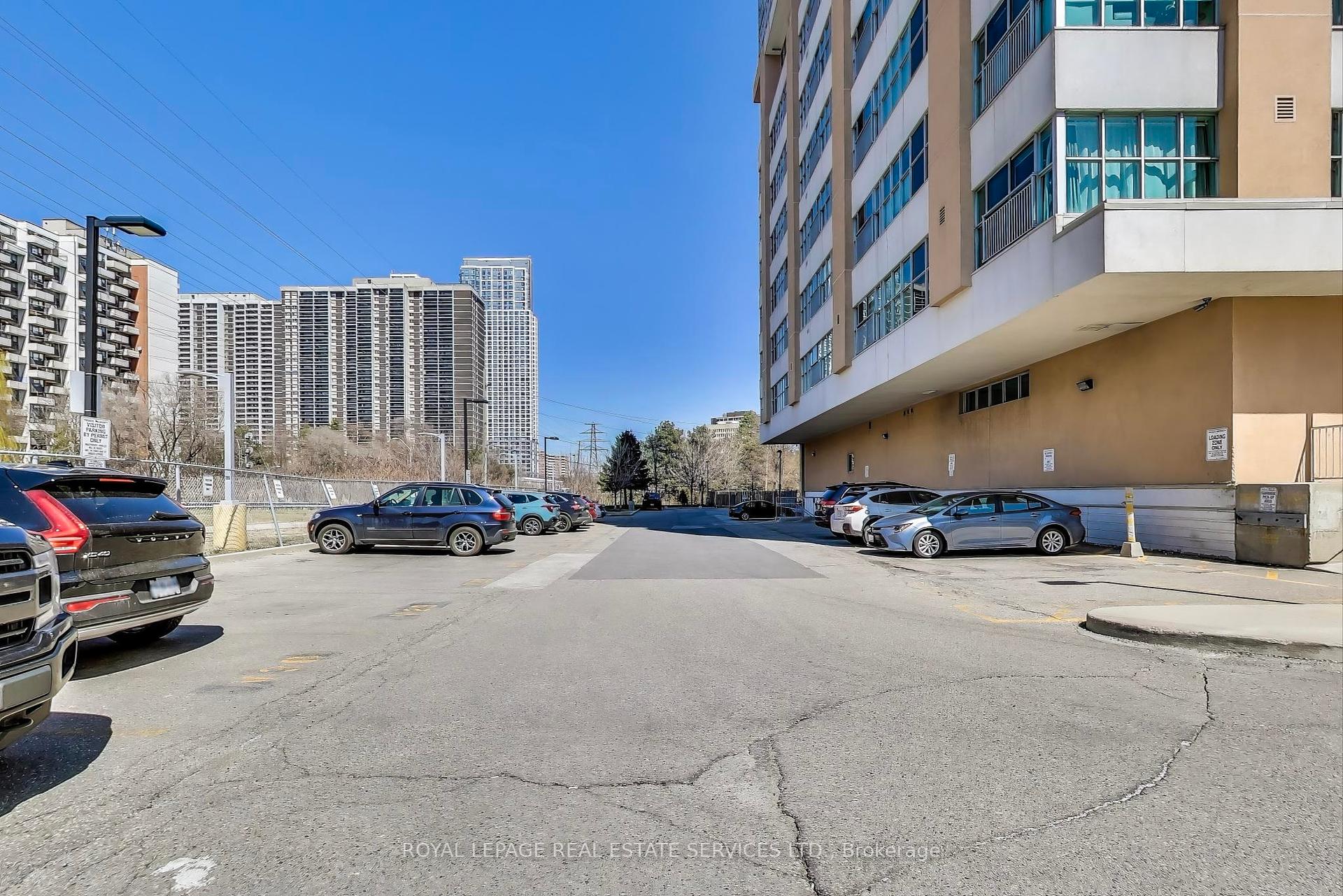2 Bedrooms Condo at 2 Fieldway,  Toronto For sale