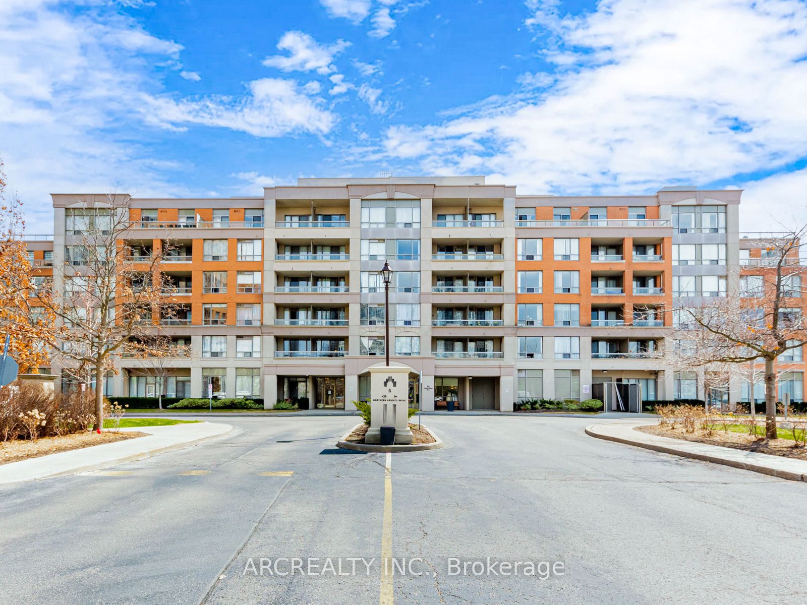 #311 - 19 Northern Heights Drive, Richmond Hill, ON L4B 4M4