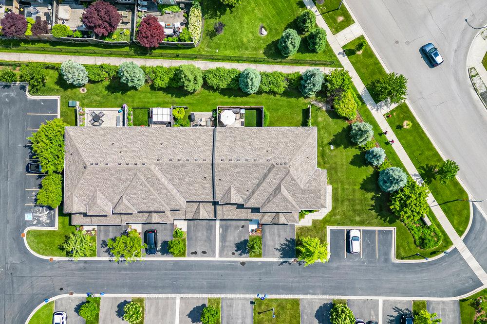 3 Bedrooms Condo at 441 Stonehenge, Hamilton For sale