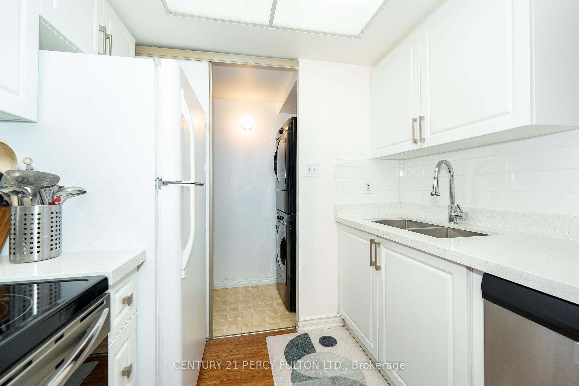 2 Bedrooms Condo at 3 Greystone Walk, Toronto For sale