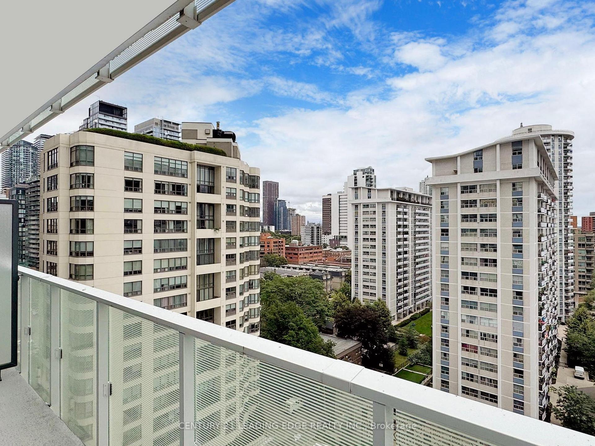 3 Bedrooms Condo at 501 Yonge, Toronto For sale