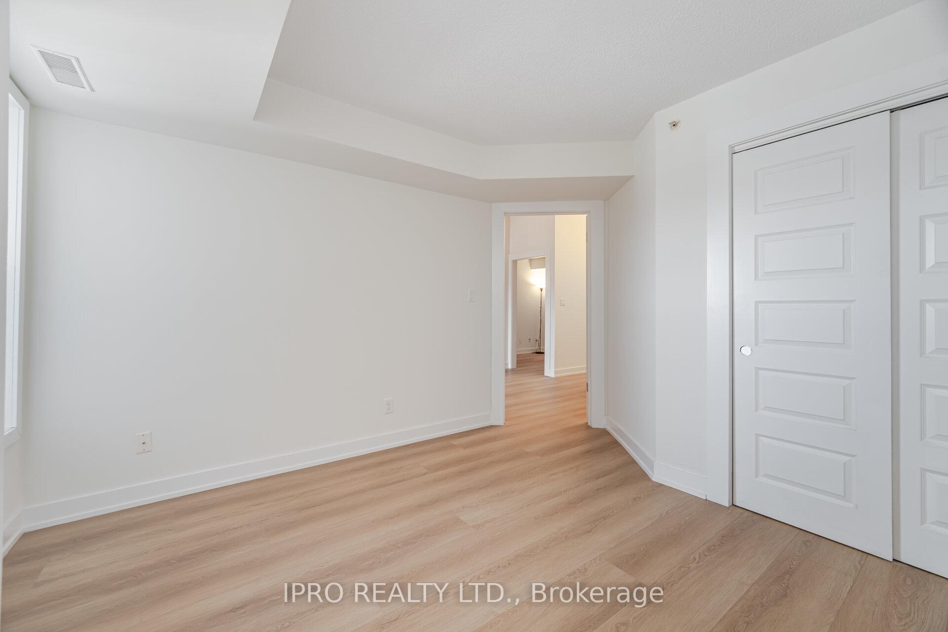 2 Bedrooms Condo at 1411 Walker’s, Burlington For sale