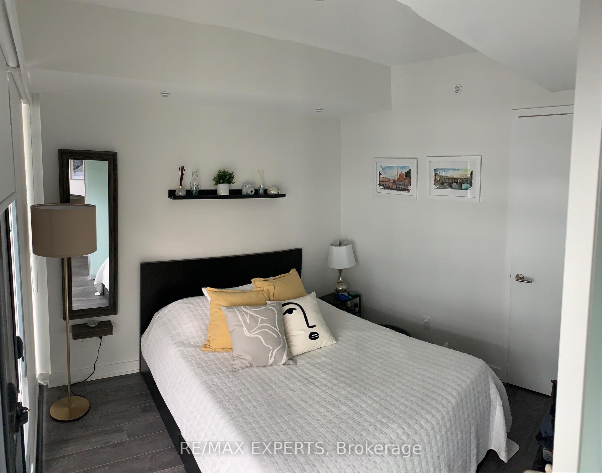 1 Bedroom Condo at 185 Roehampton, Toronto For sale