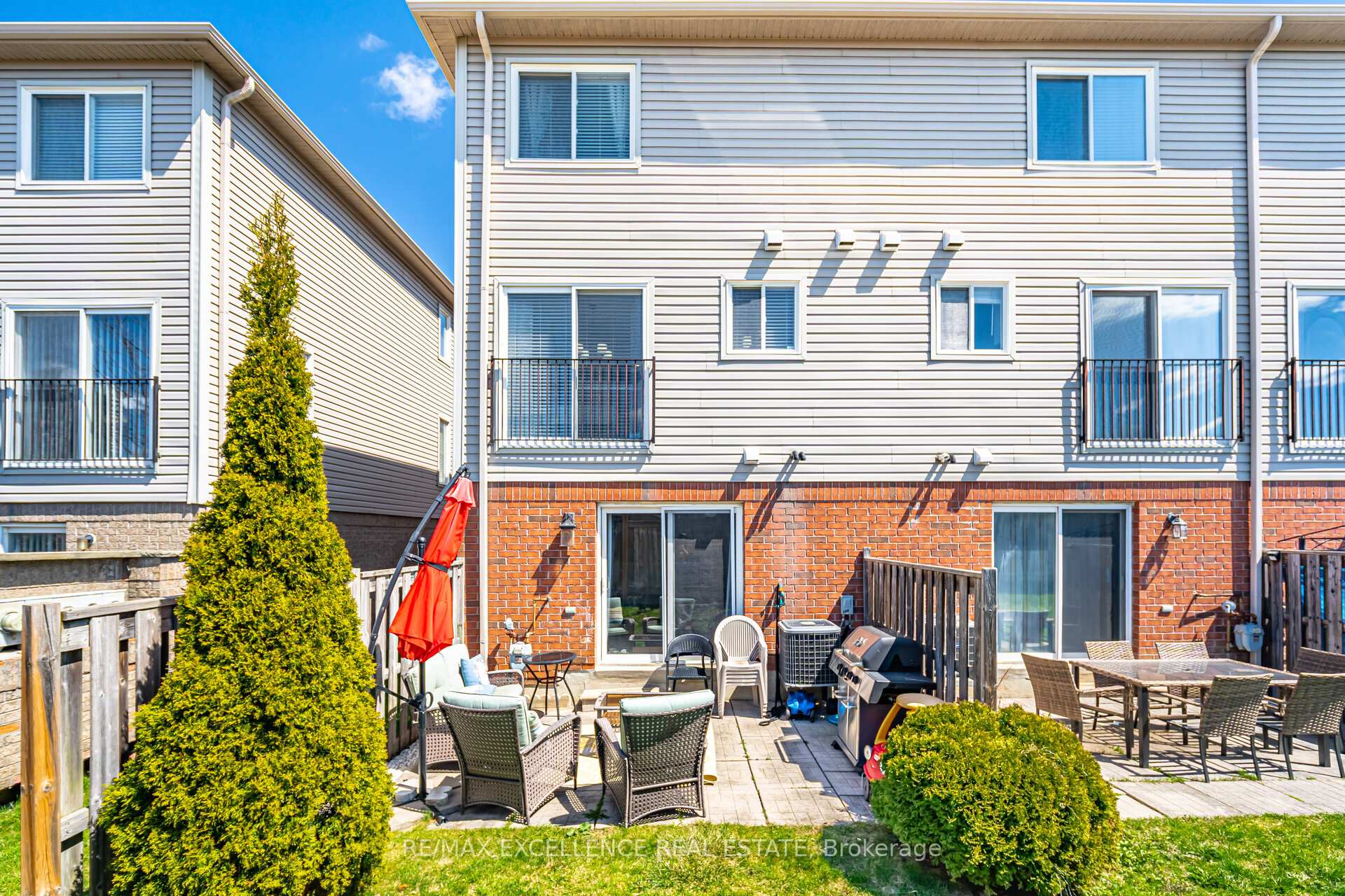 3 Bedrooms Condo at 4950 Albina, Mississauga For sale