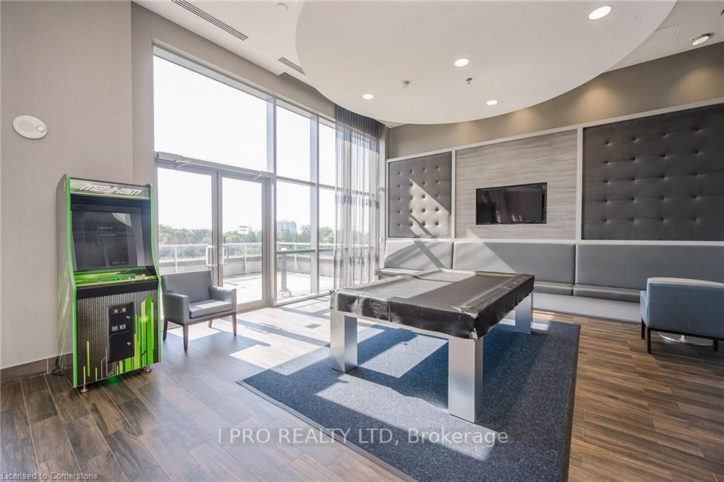2 Bedrooms Condo at 2087 Fairview, Burlington For sale