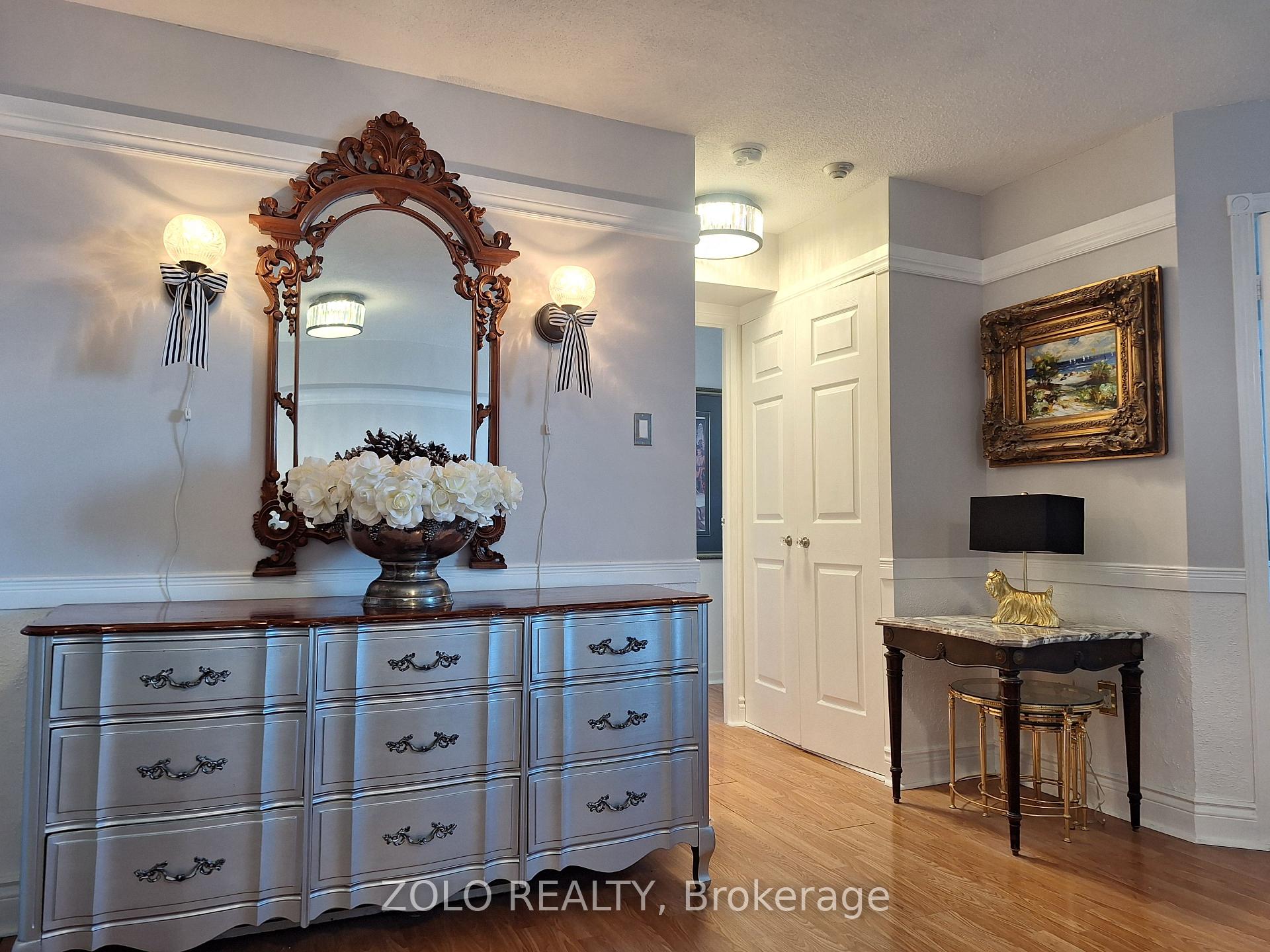3 Bedrooms Condo at 300 Webb, Mississauga For sale