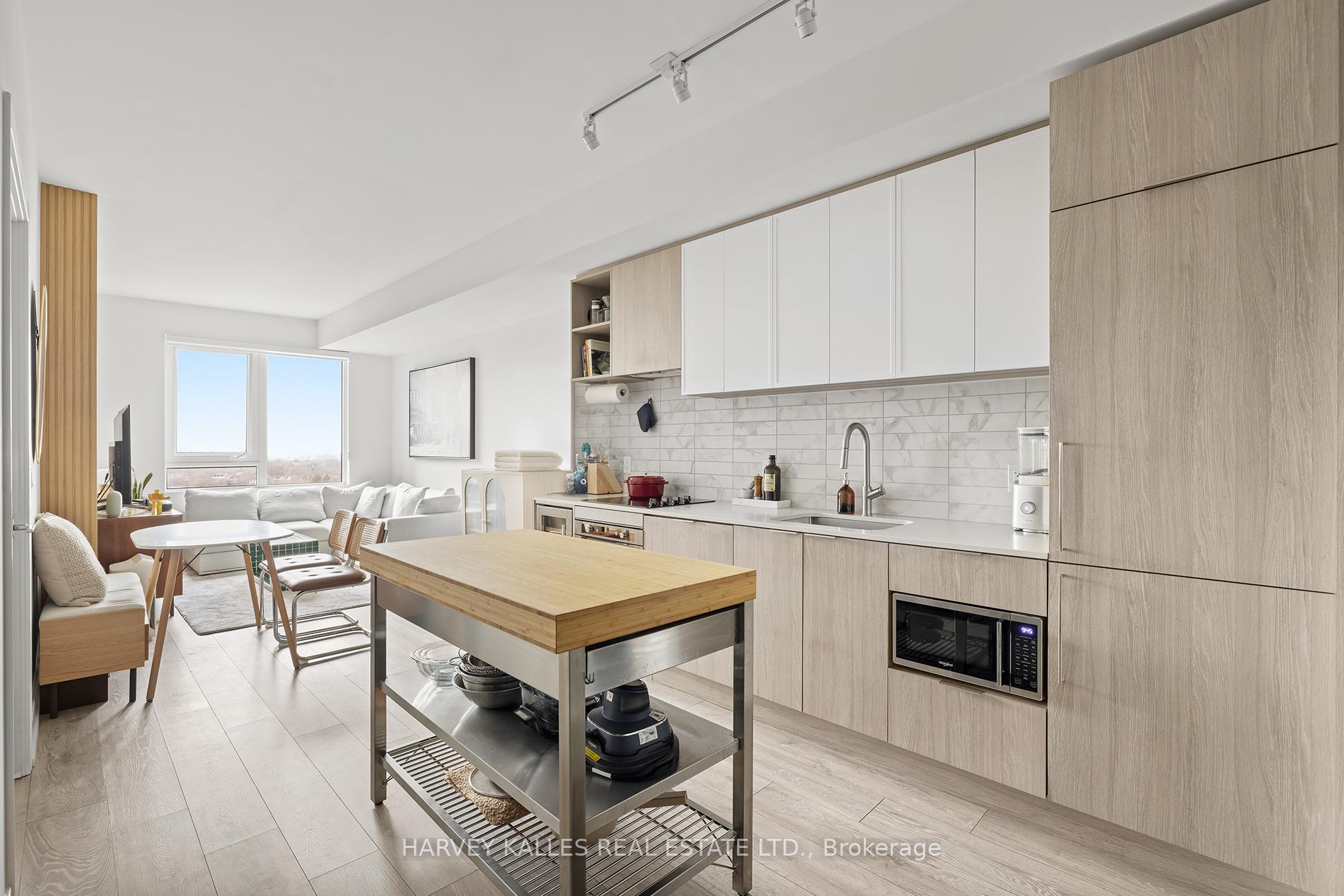 2 Bedrooms Condo at 2020 Bathurst,  Toronto For sale