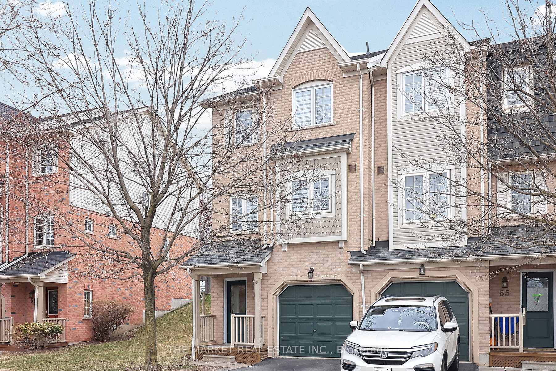 3 Bedrooms Condo at 7190 Atwood, Mississauga For sale