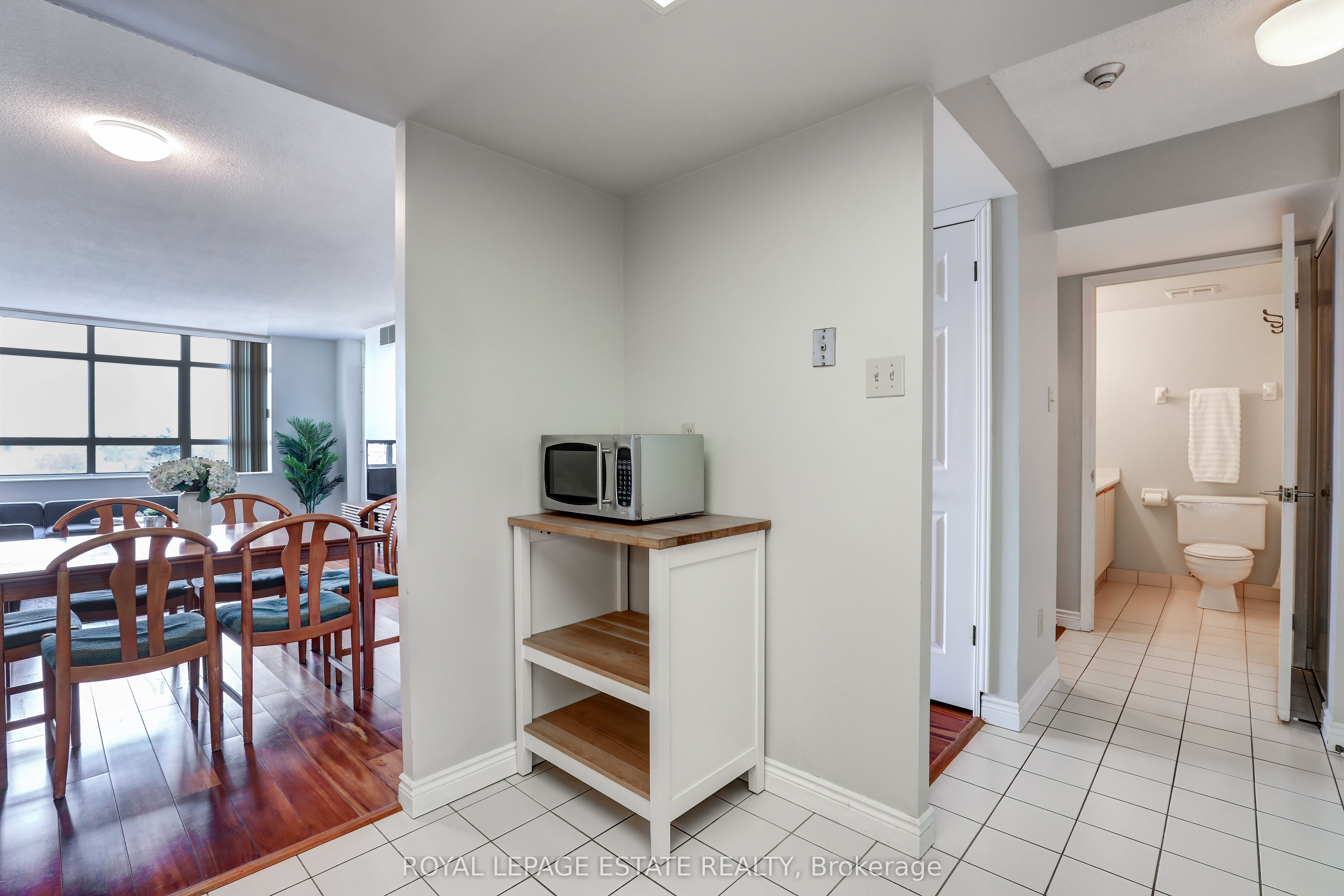 1093 Kingston Road, #808