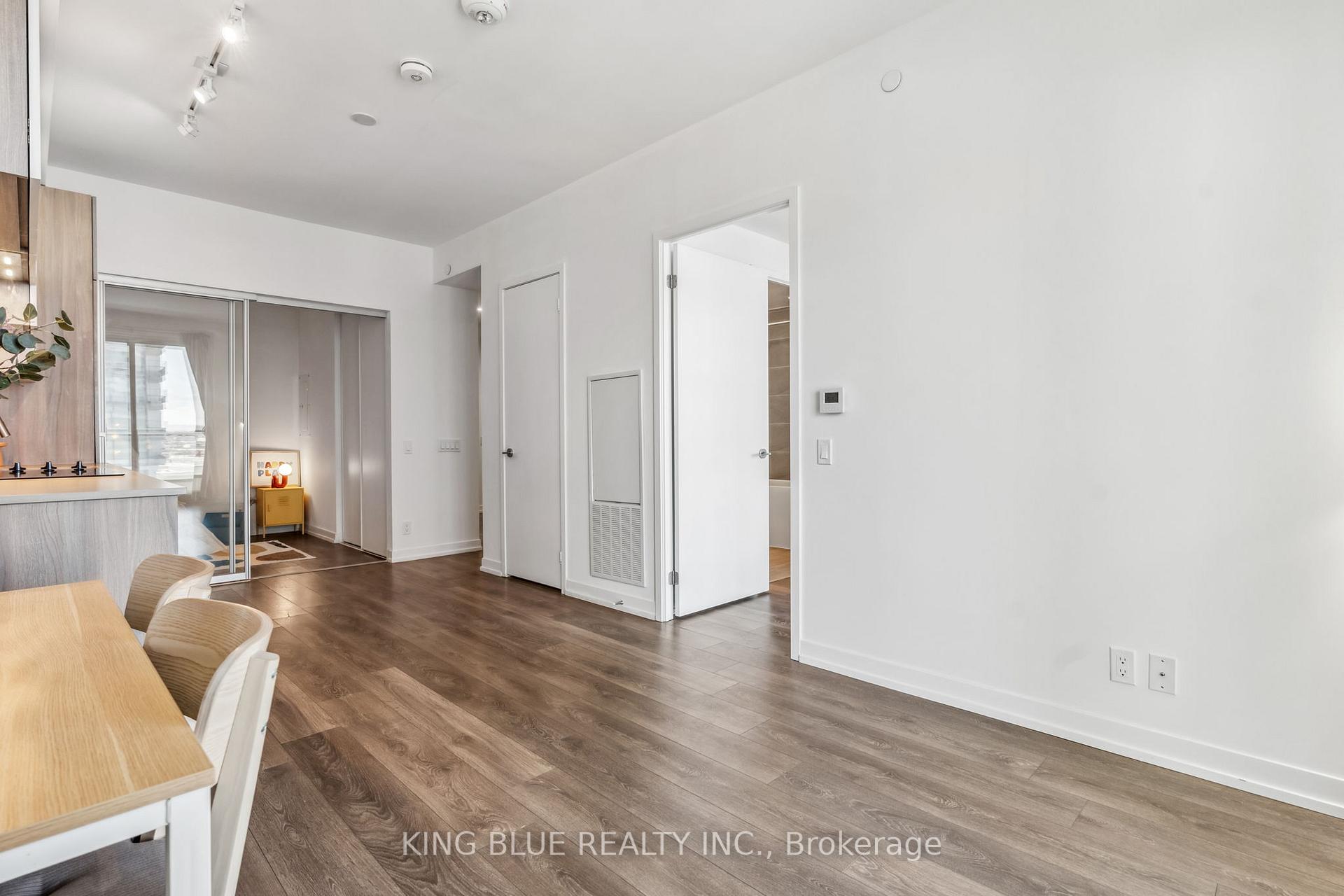 2 Bedrooms Condo at 950 Portage, Vaughan For sale