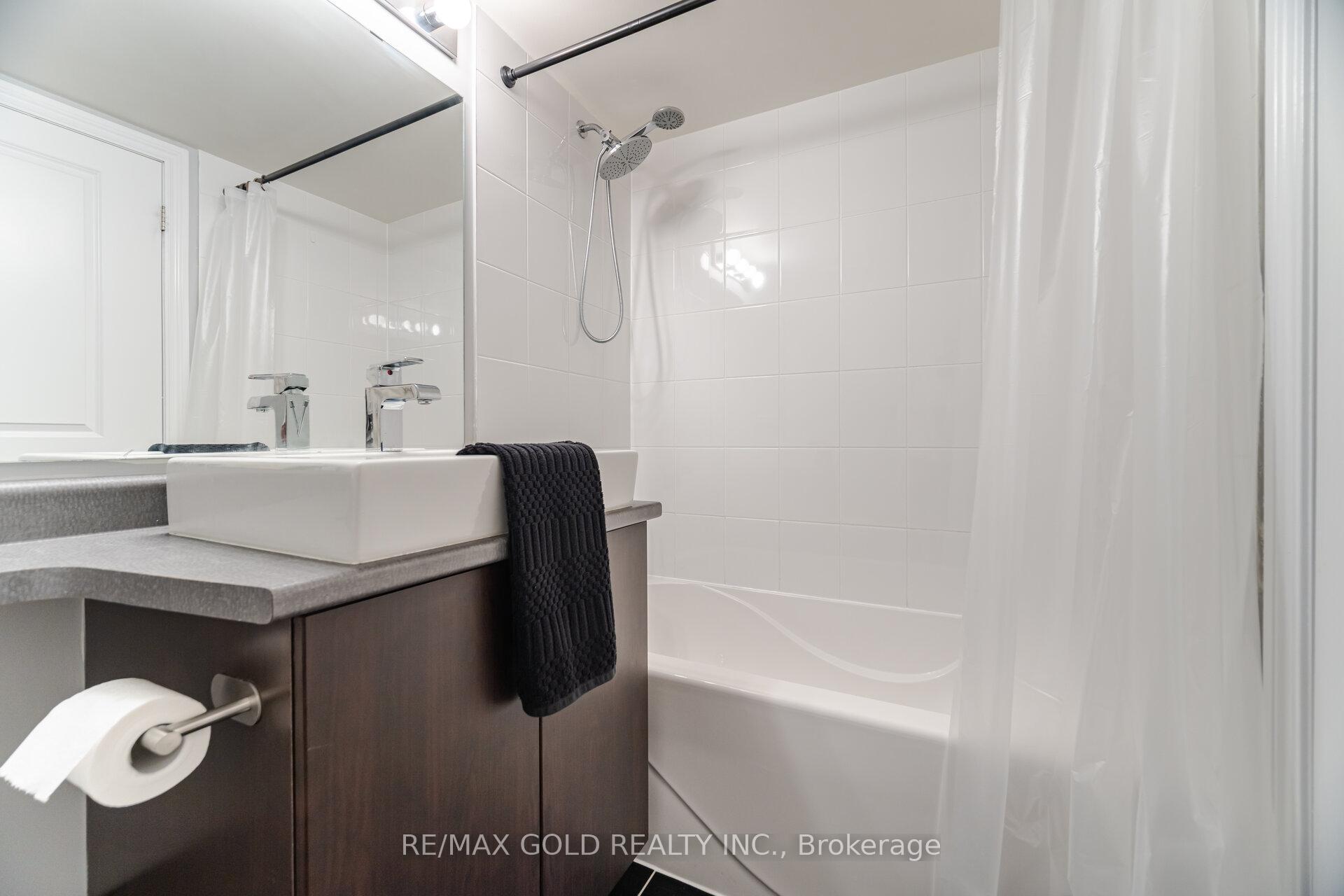 2 Bedrooms Condo at 7730 Kipling, Vaughan For sale