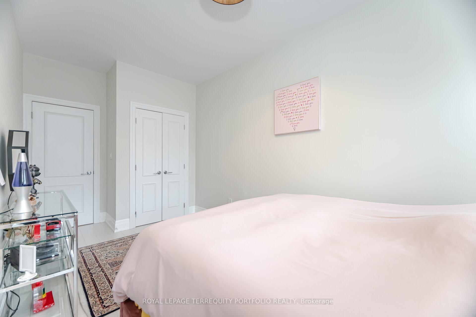 4 Bedrooms Condo at 51 York Mills,  Toronto For sale