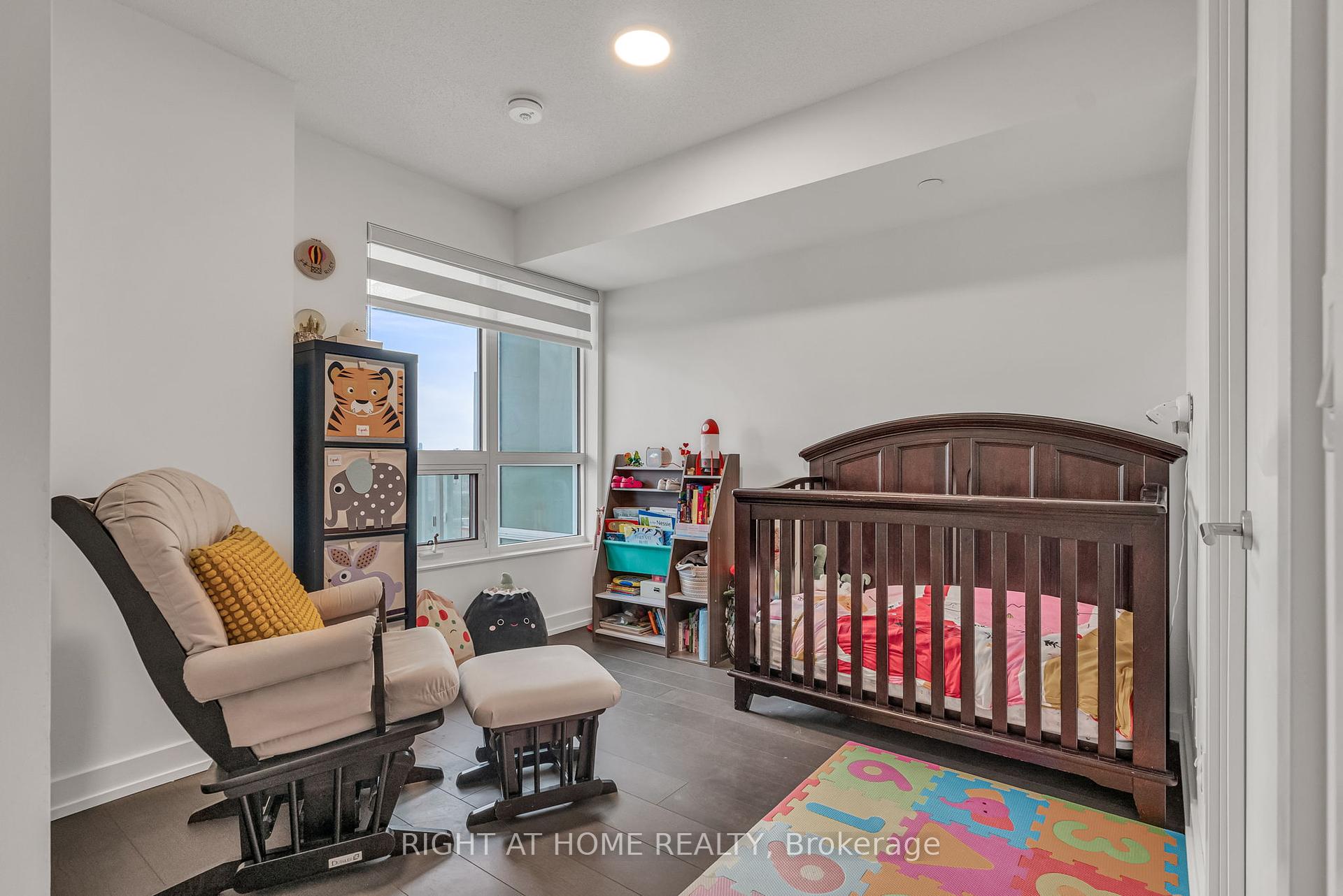 2 Bedrooms Condo at 10 Wilby, Toronto For sale