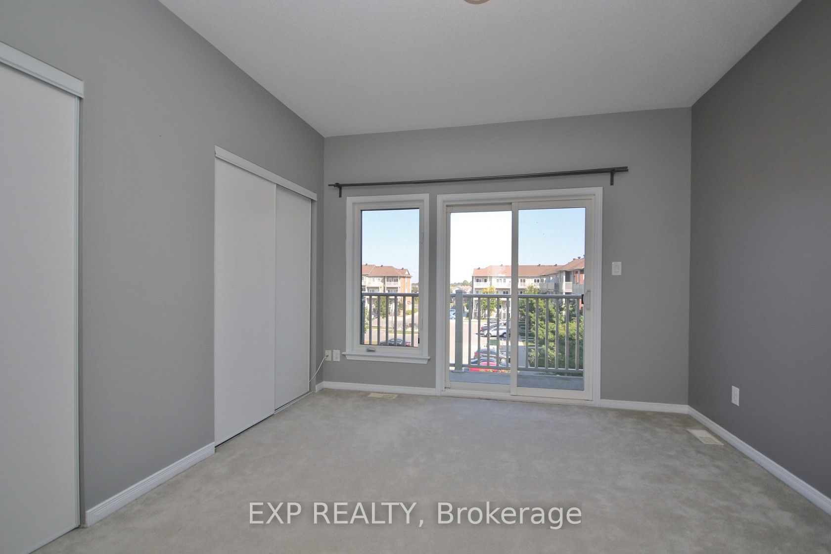 162 URBANCREST Private, Barrhaven, ON K2J 2S7