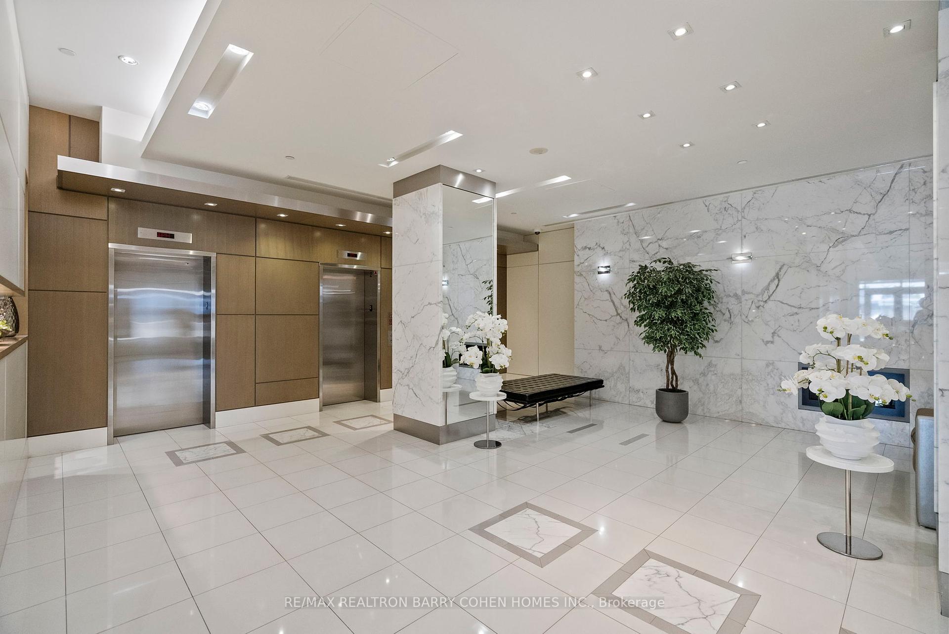 2 Bedrooms Condo at 500 St Clair, Toronto For sale