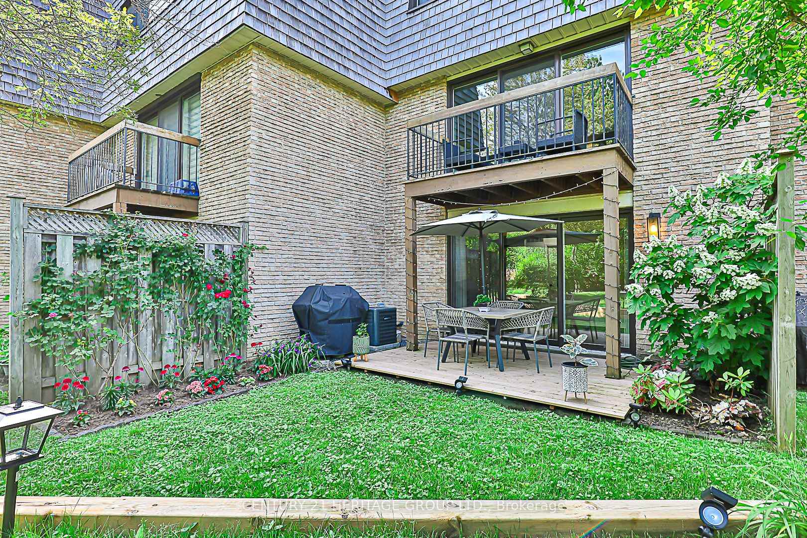 3 Bedrooms Condo at 4 Vale Carse,  Toronto For sale