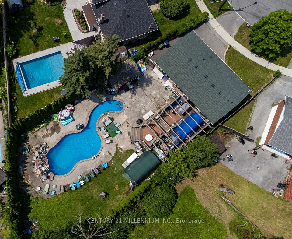 15 Benary Crescent, Toronto, ON M1H 1K9