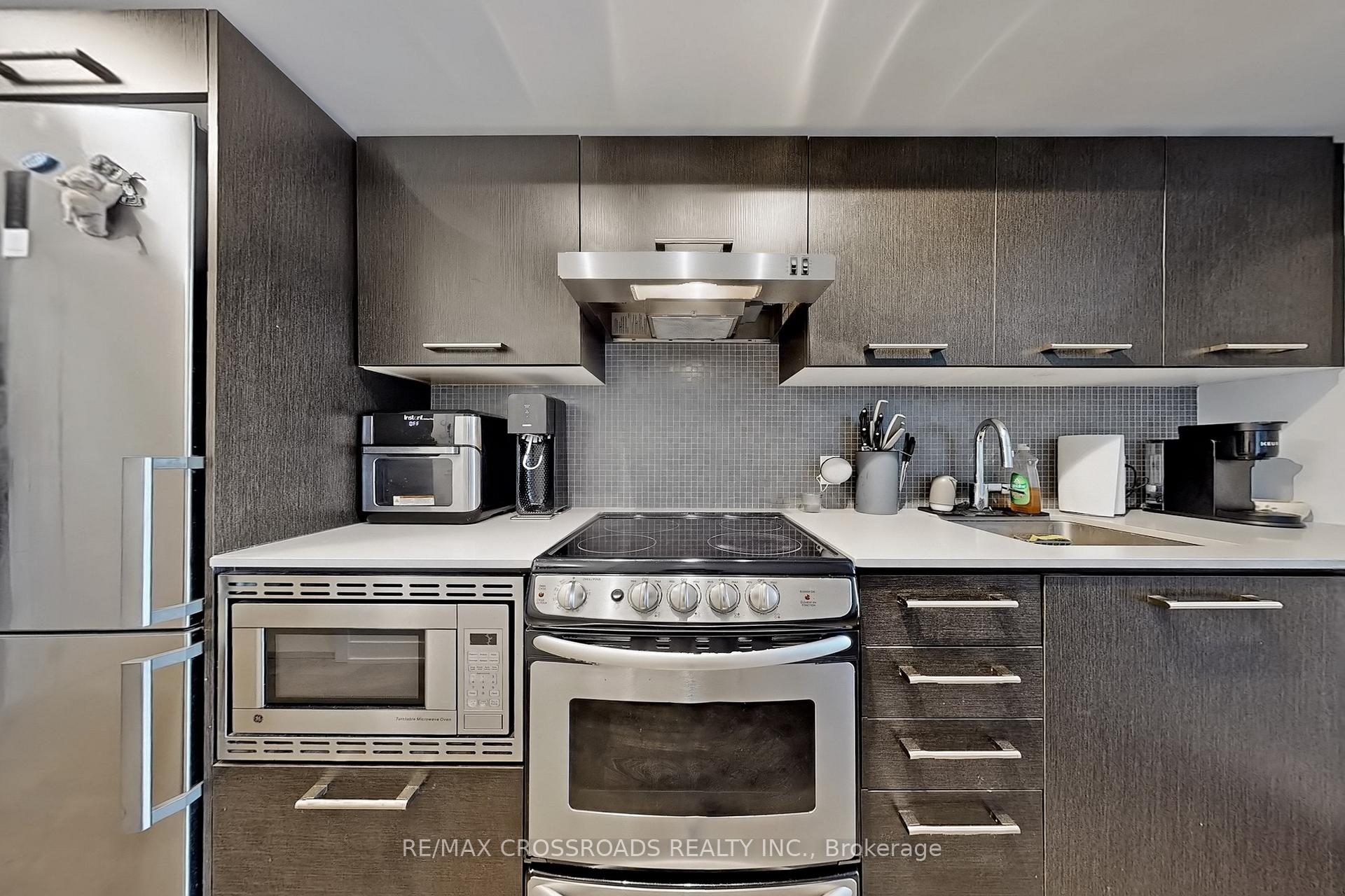 1 Bedroom Condo at 87 Peter, Toronto For sale