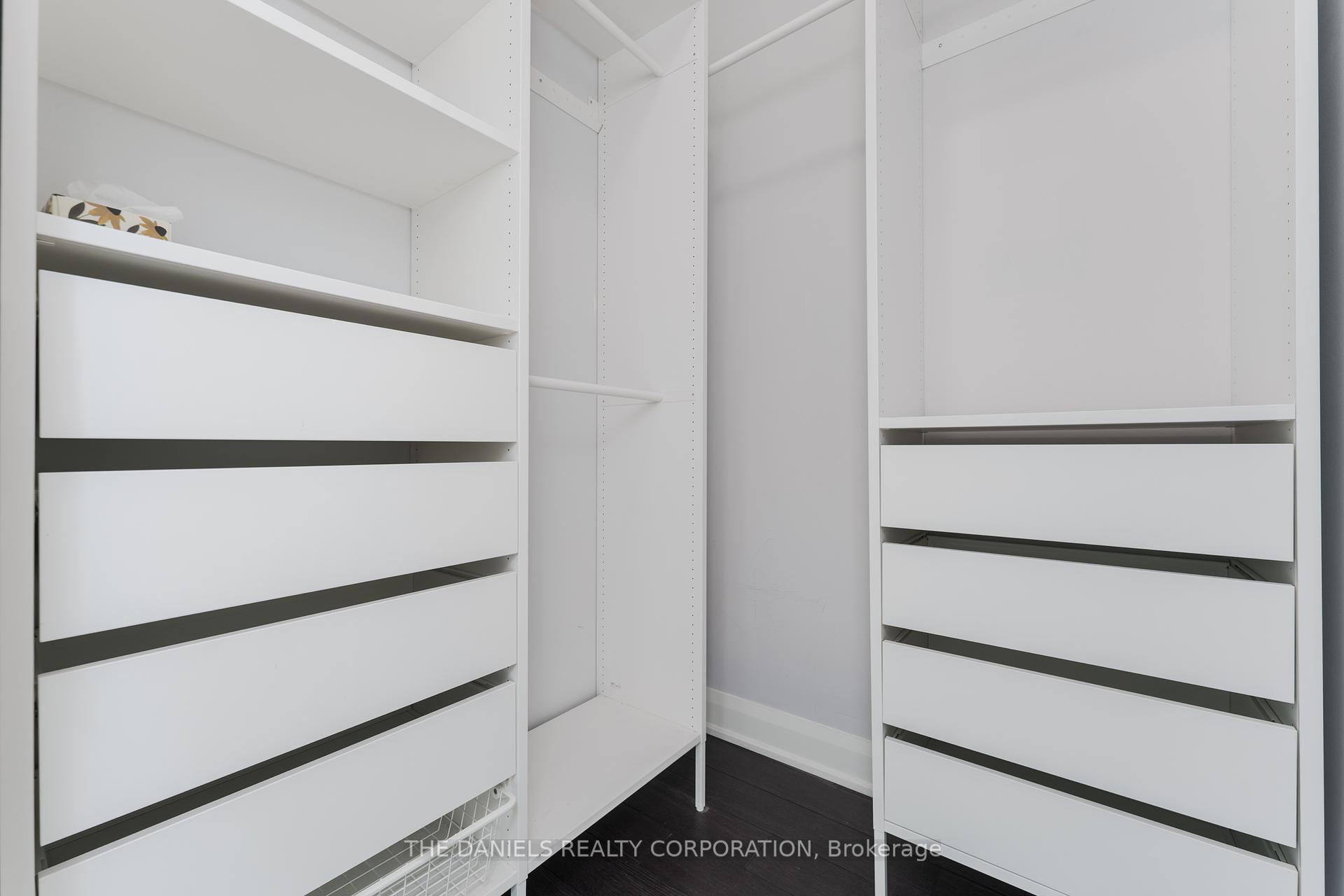 2 Bedrooms Condo at 2900 Highway 7, Vaughan For sale