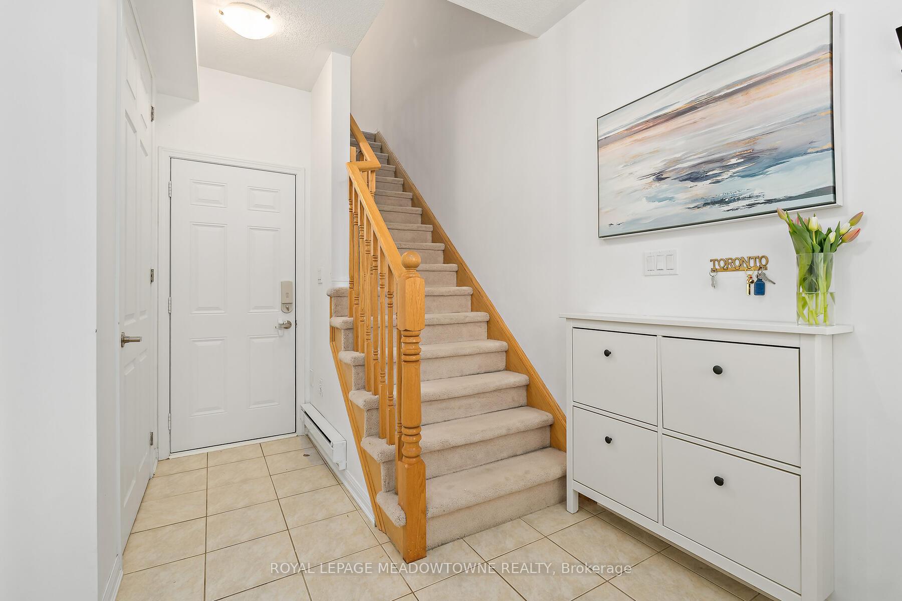 2 Bedrooms Condo at 2614 Dashwood, Oakville For sale