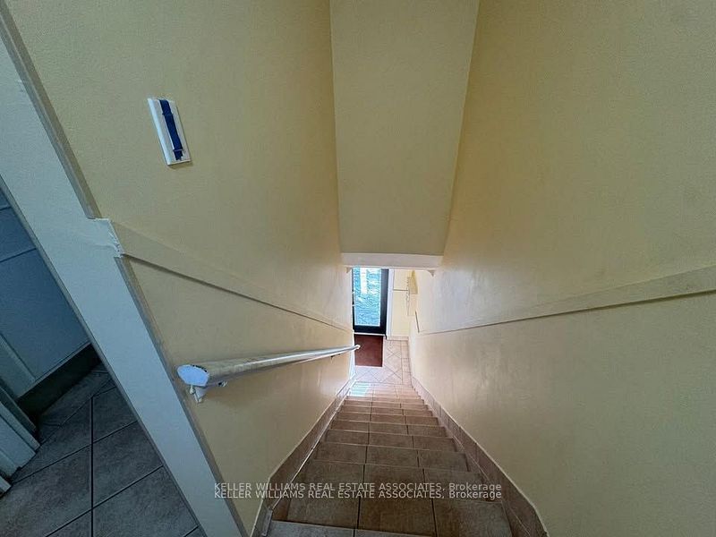 https://trreb-image.ampre.ca/8BuHOvDAlGOM64E6J10uPSRkS2koPE9w-sTDCLzGjqc/rs:fit:960:960/wm:.5:so:0:50:.4/wmsh:10/wmt:PHNwYW4gZm9yZWdyb3VuZD0nd2hpdGUnIGZvbnQ9JzY4Jz5LRUxMRVIgV0lMTElBTVMgUkVBTCBFU1RBVEUgQVNTT0NJQVRFUywgQnJva2VyYWdlPC9zcGFuPg/L3RycmViL2xpc3RpbmdzLzQwLzgwLzM2LzA3L3AvYzE0MjQxYTUtM2FmZi00ZTIyLWI1NjctMGI2NGU0ZDBkNTBjLmpwZw.jpg