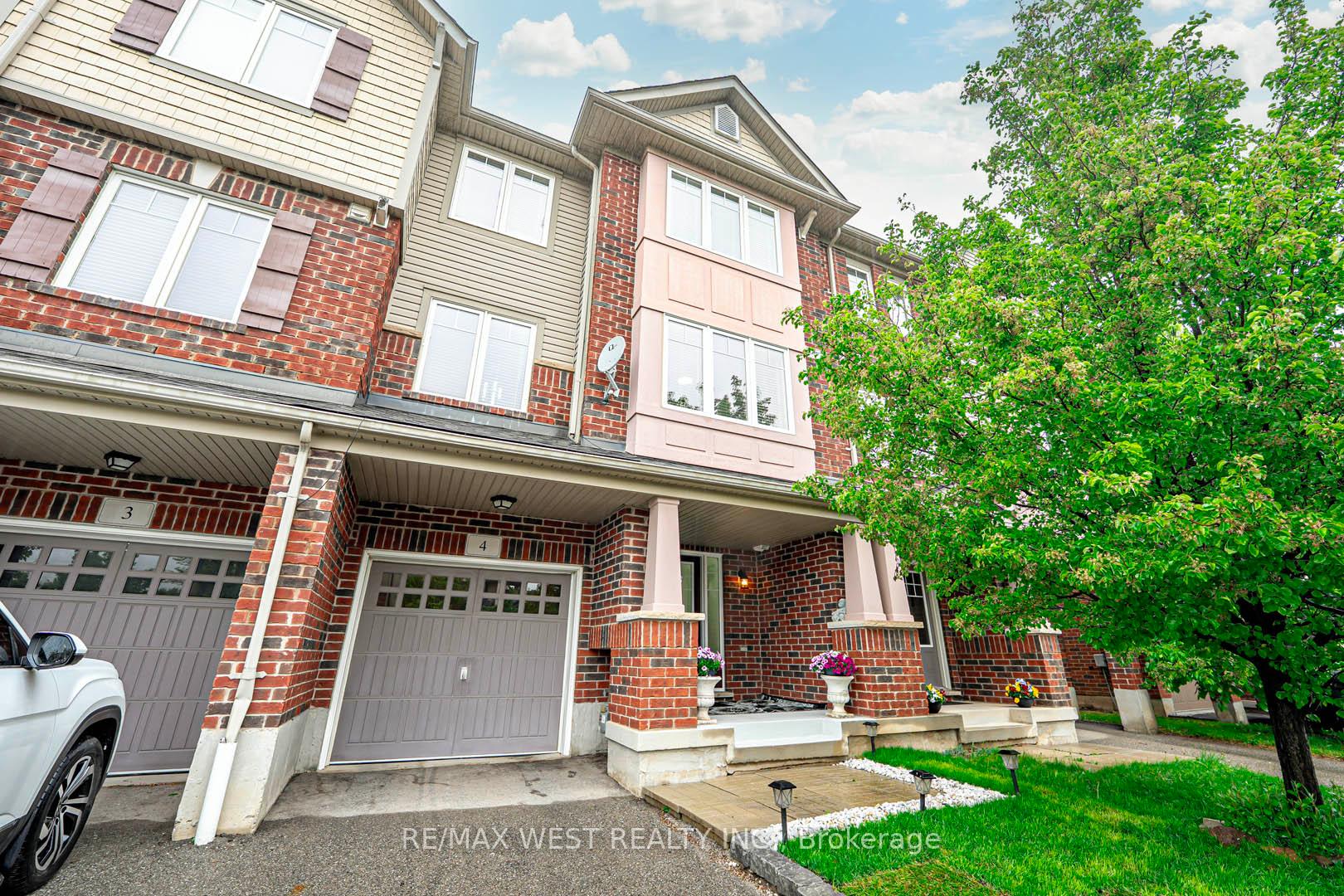 3 Bedrooms Condo at 3050 Rotary, Burlington For sale