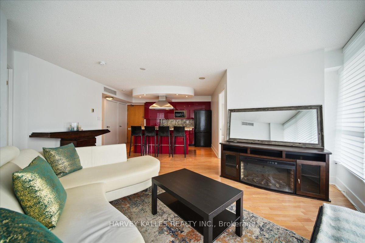 2 Bedrooms Condo at 550 Queens, Toronto For sale