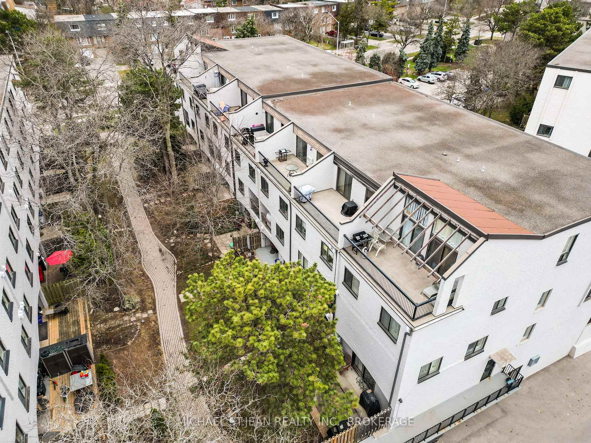 4 Bedrooms Condo at 1016 Falgarwood,  Oakville For sale
