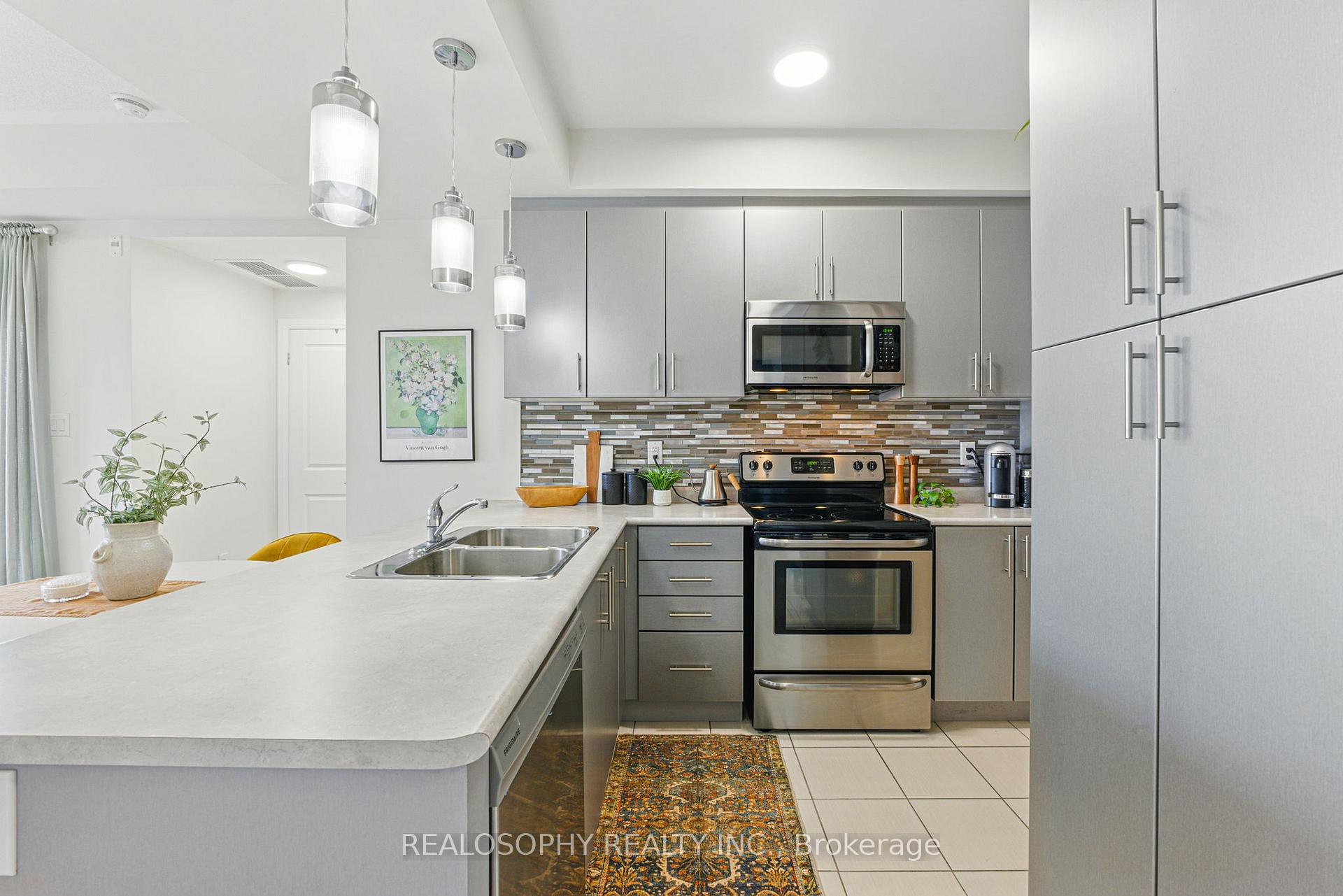 2 Bedrooms Condo at 2333 Sawgrass, Oakville For sale
