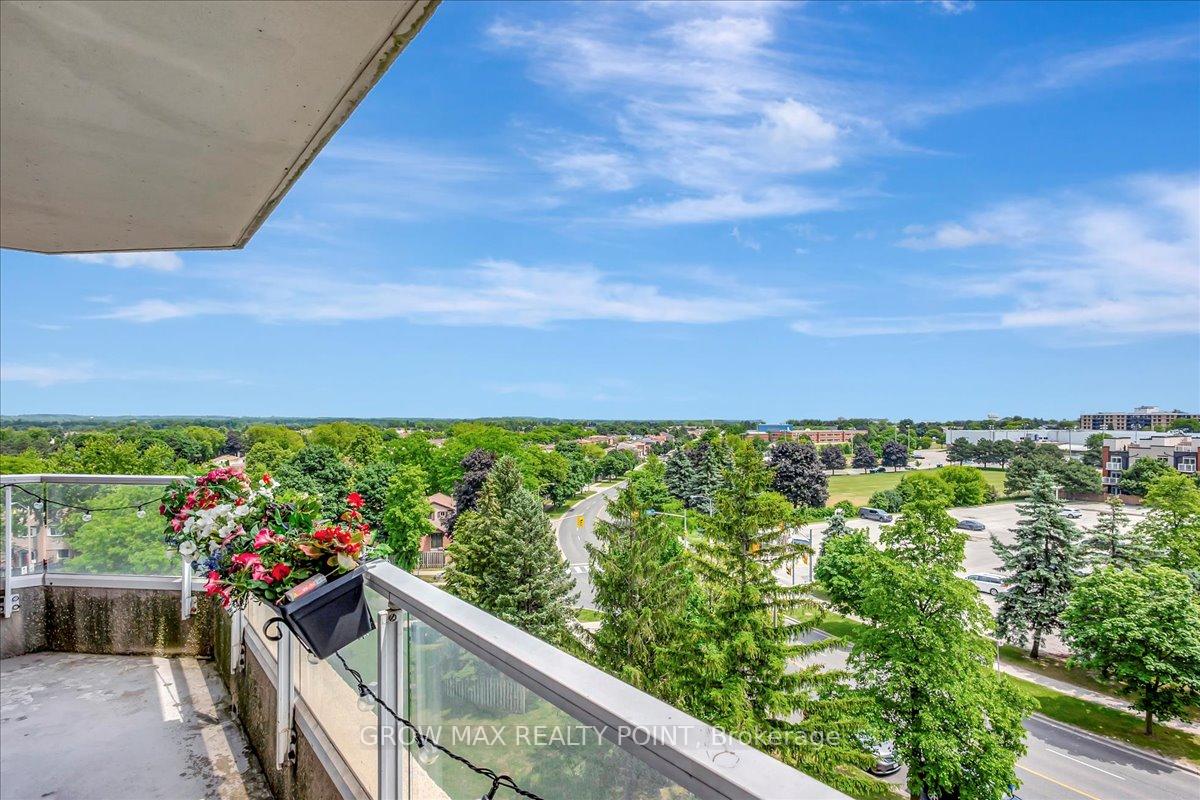 2 Bedrooms Condo at 410 Mclevin, Toronto For sale