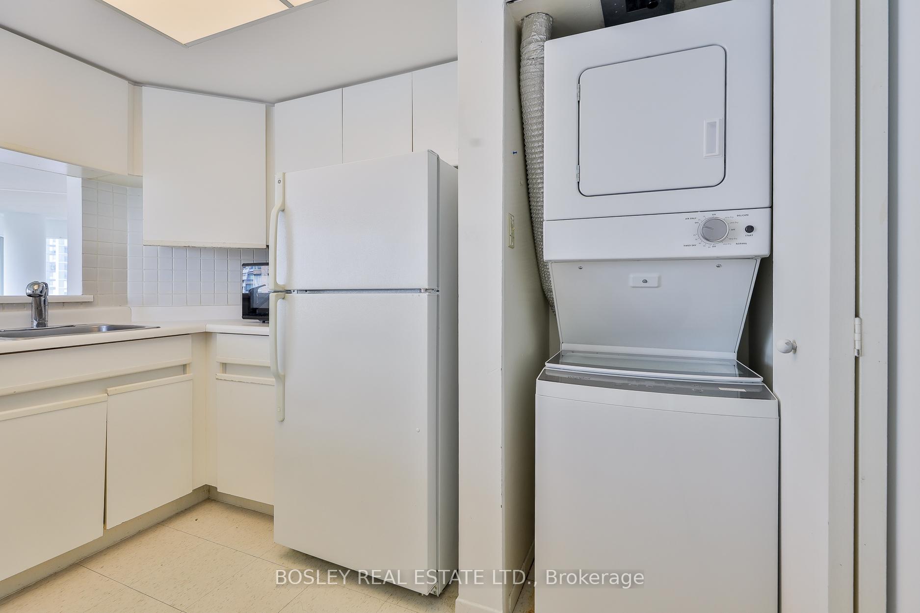 2 Bedrooms Condo at 1001 Bay, Toronto For sale